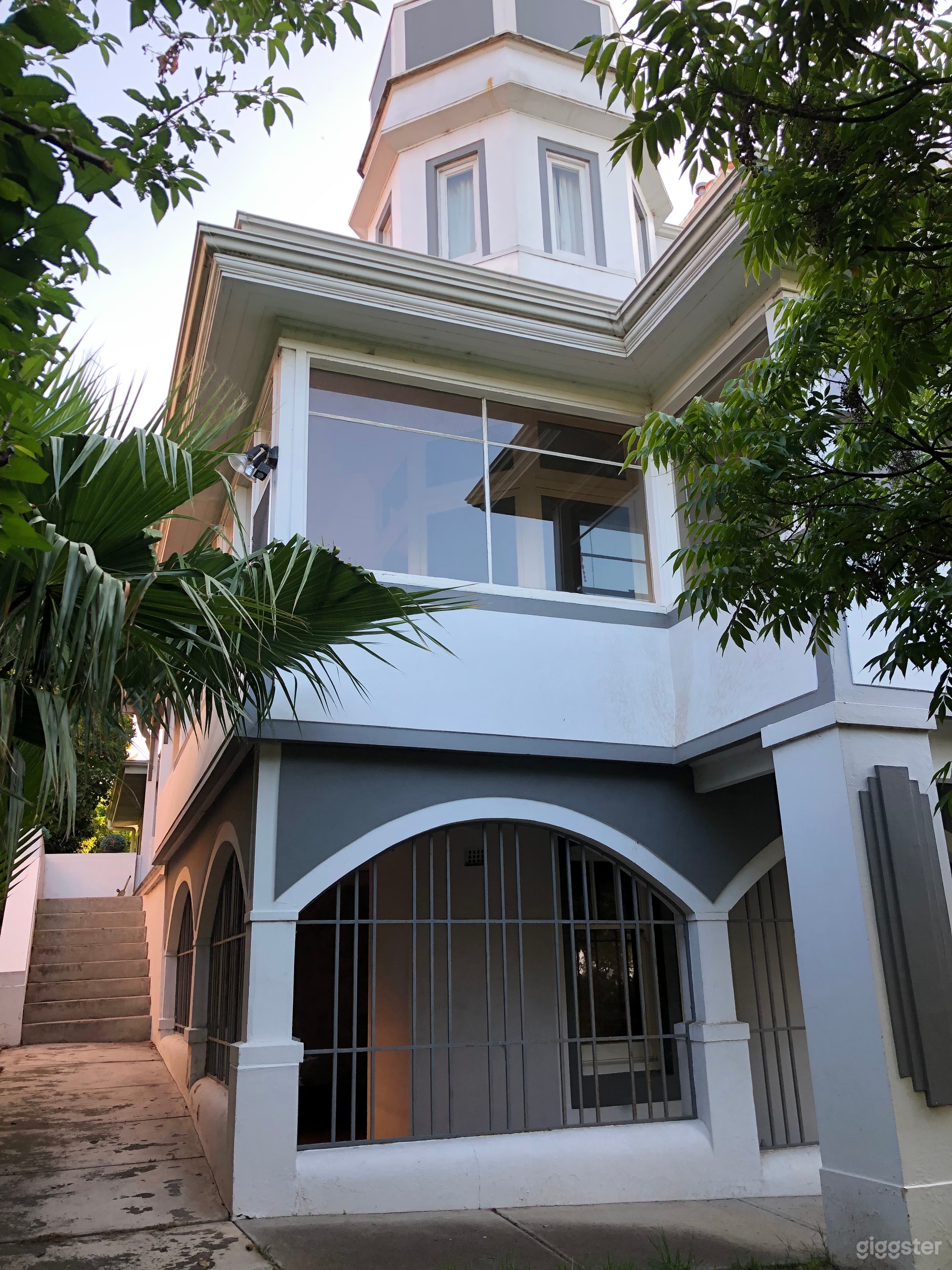 Unique art deco, 3 storey