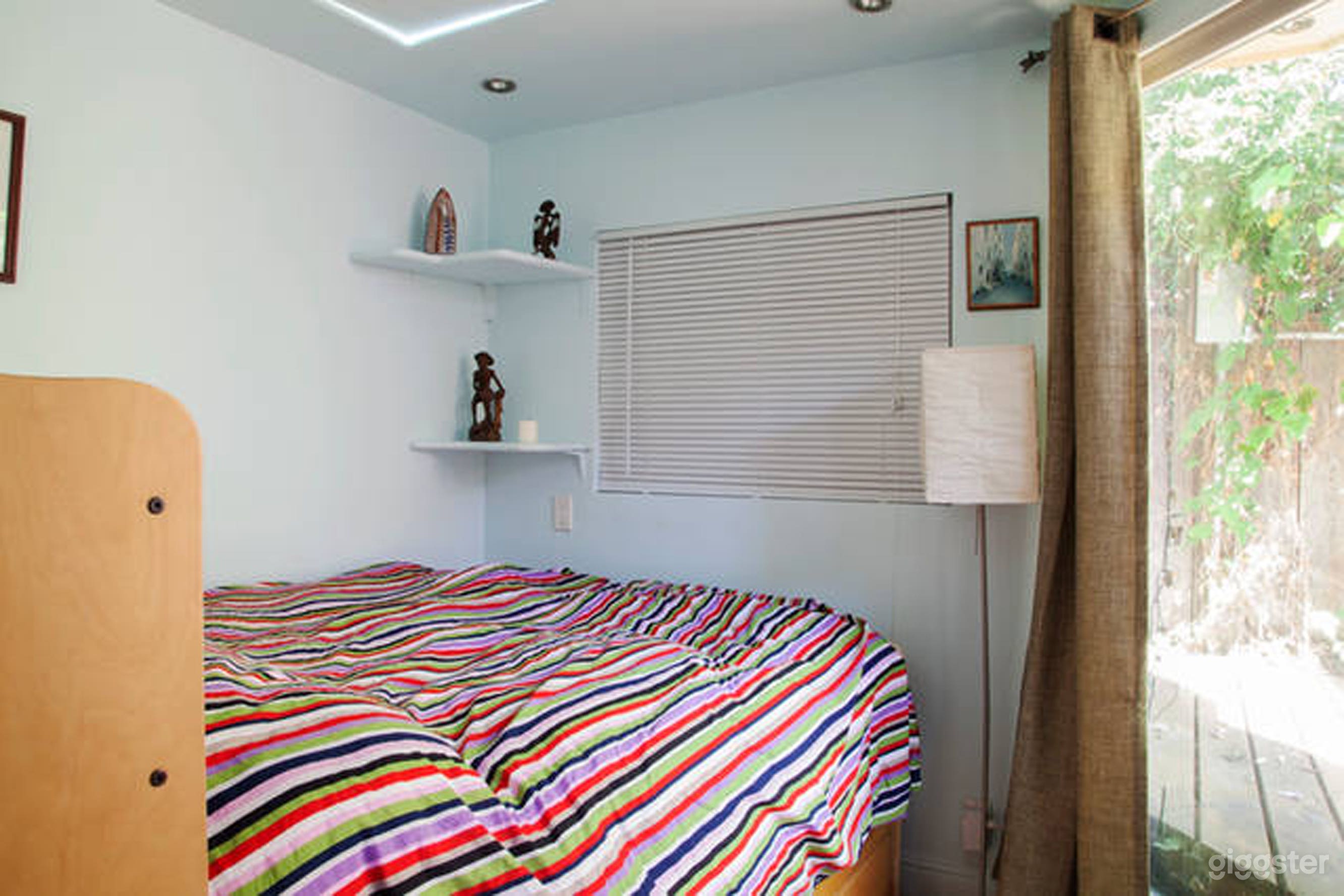 Cute cottage behind main house Photo 4