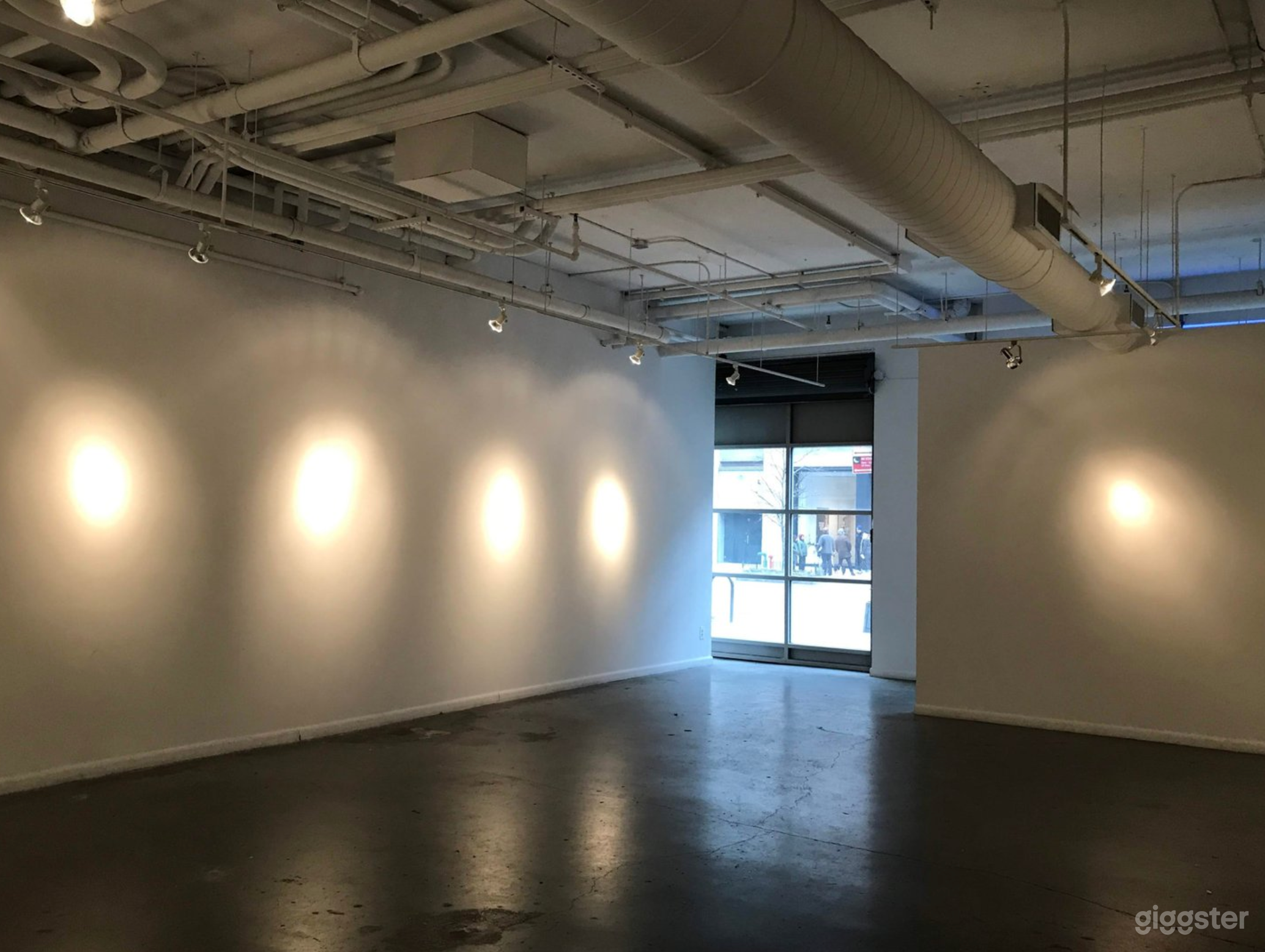 Gallery Under the High Line Photo 1