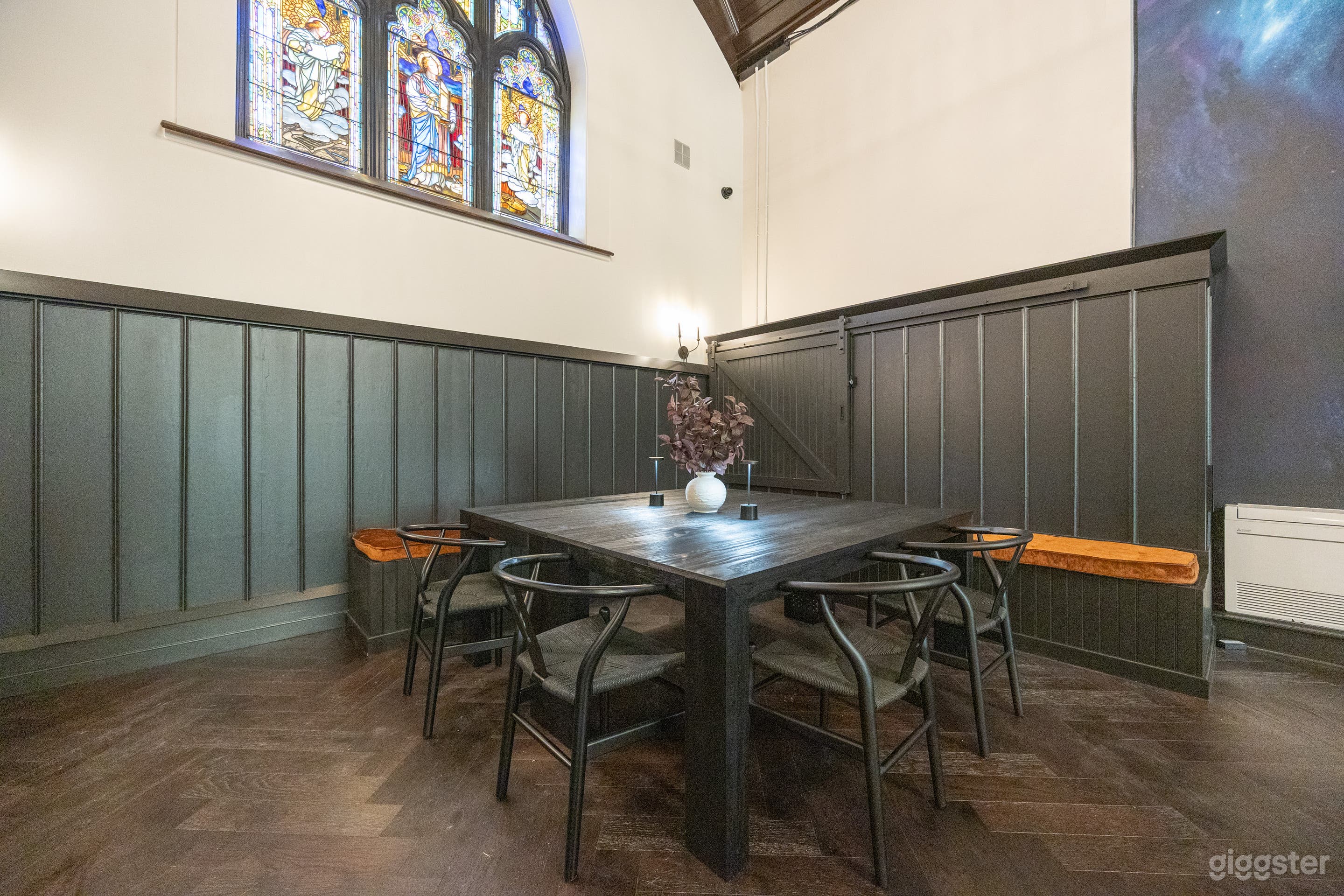 Unique creative space with modern updates Photo 4