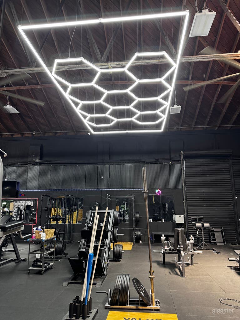  Indoor , private warehouse gym, perfect lighting 