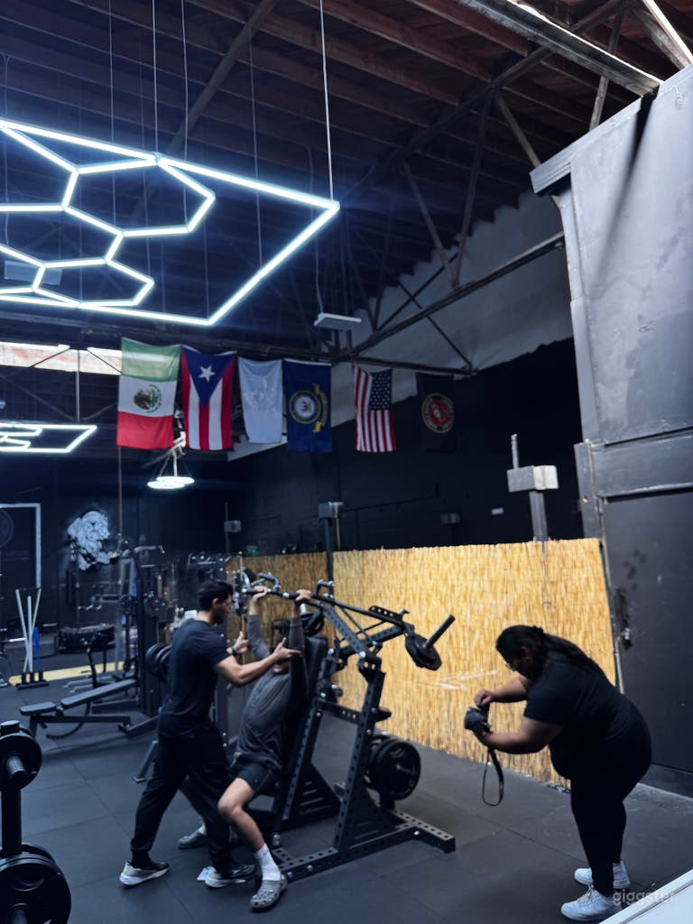  Indoor , private warehouse gym, perfect lighting 