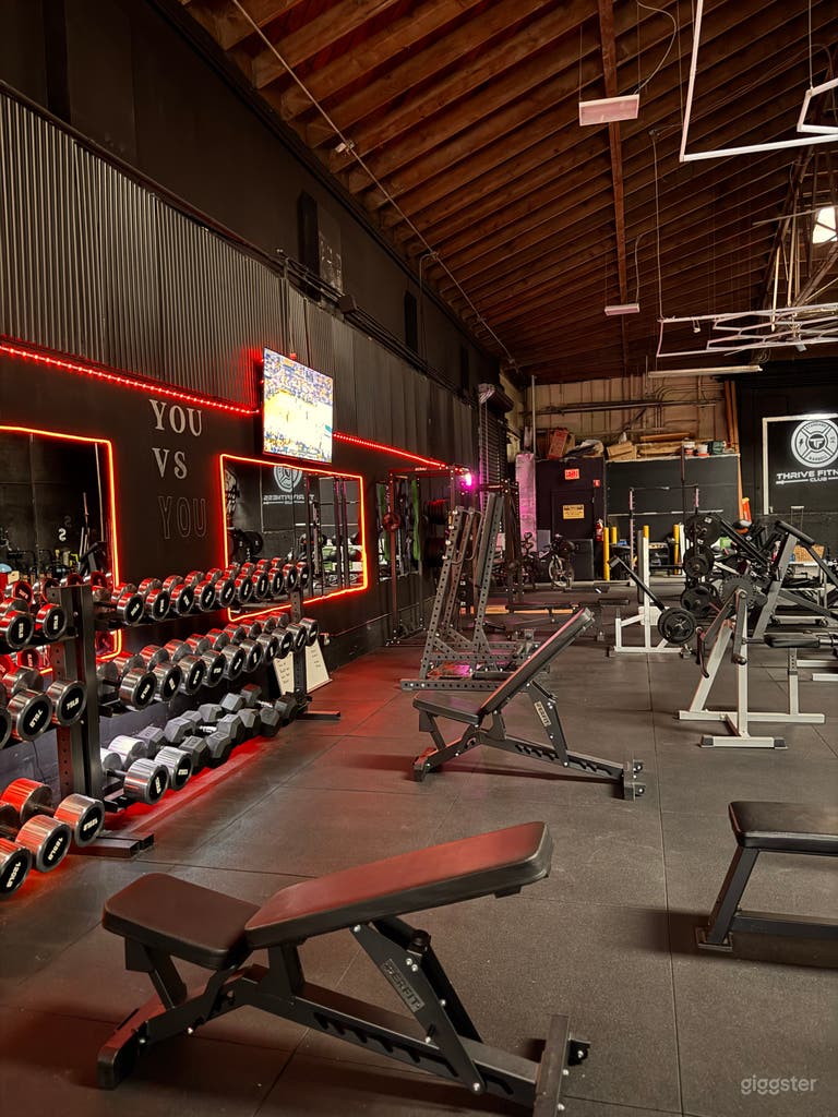  Indoor , private warehouse gym, perfect lighting 