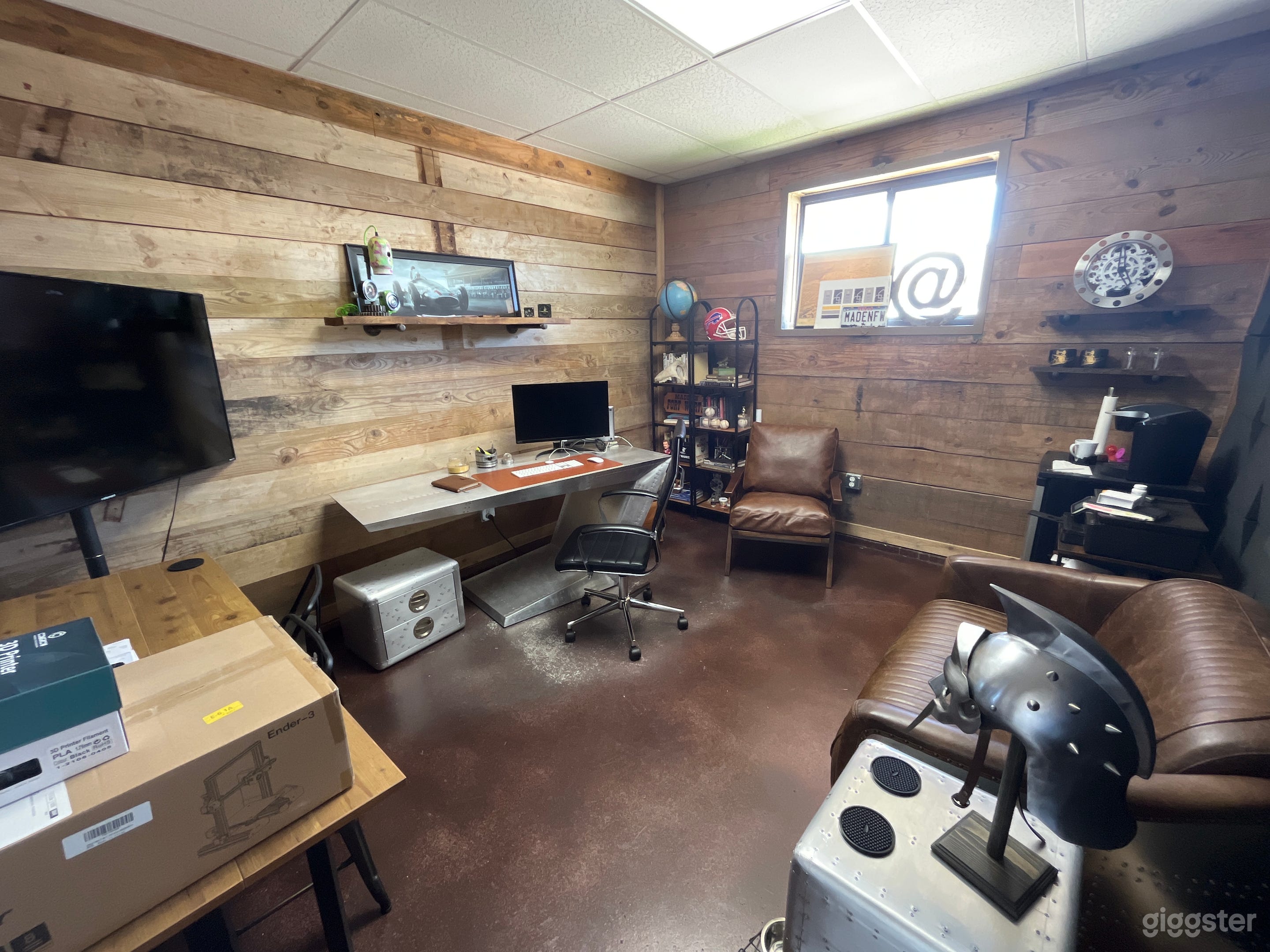 Cool aviation style office space Photo 1