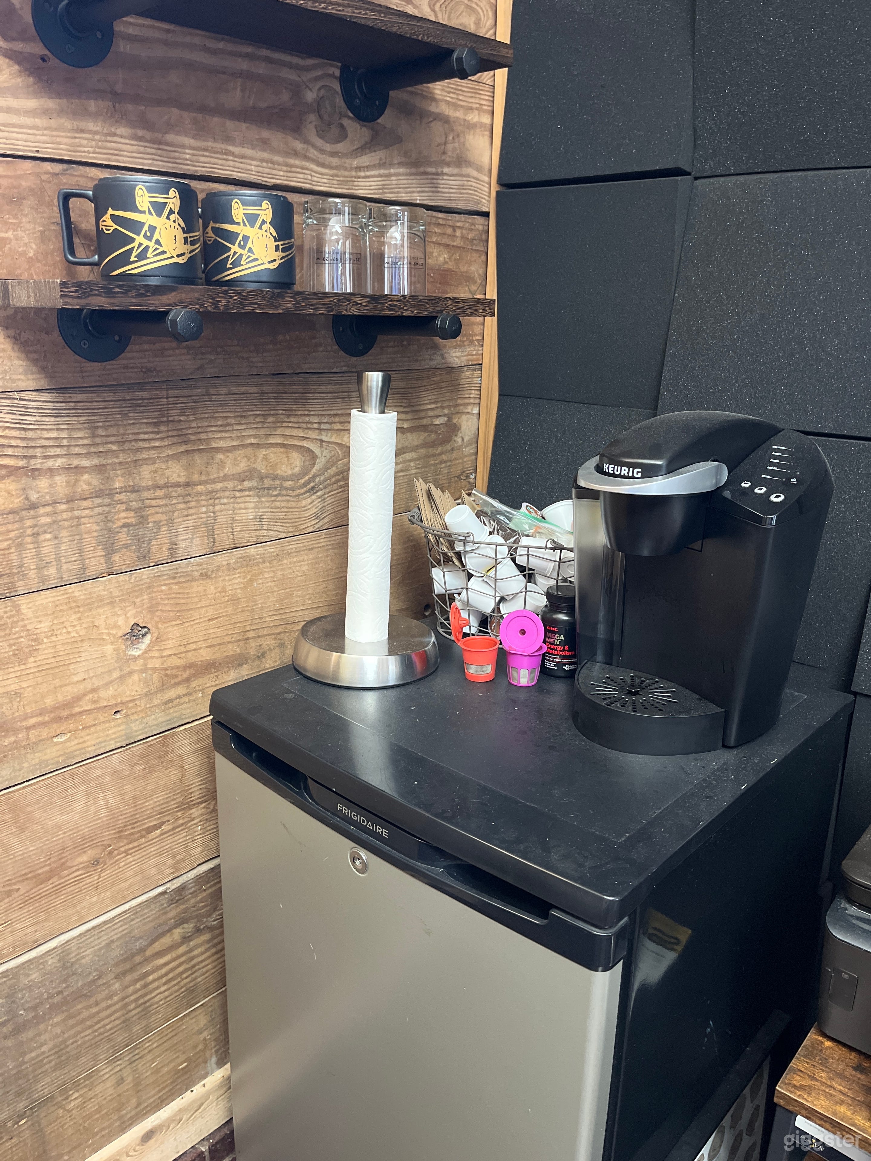 Cool aviation style office space Photo 4