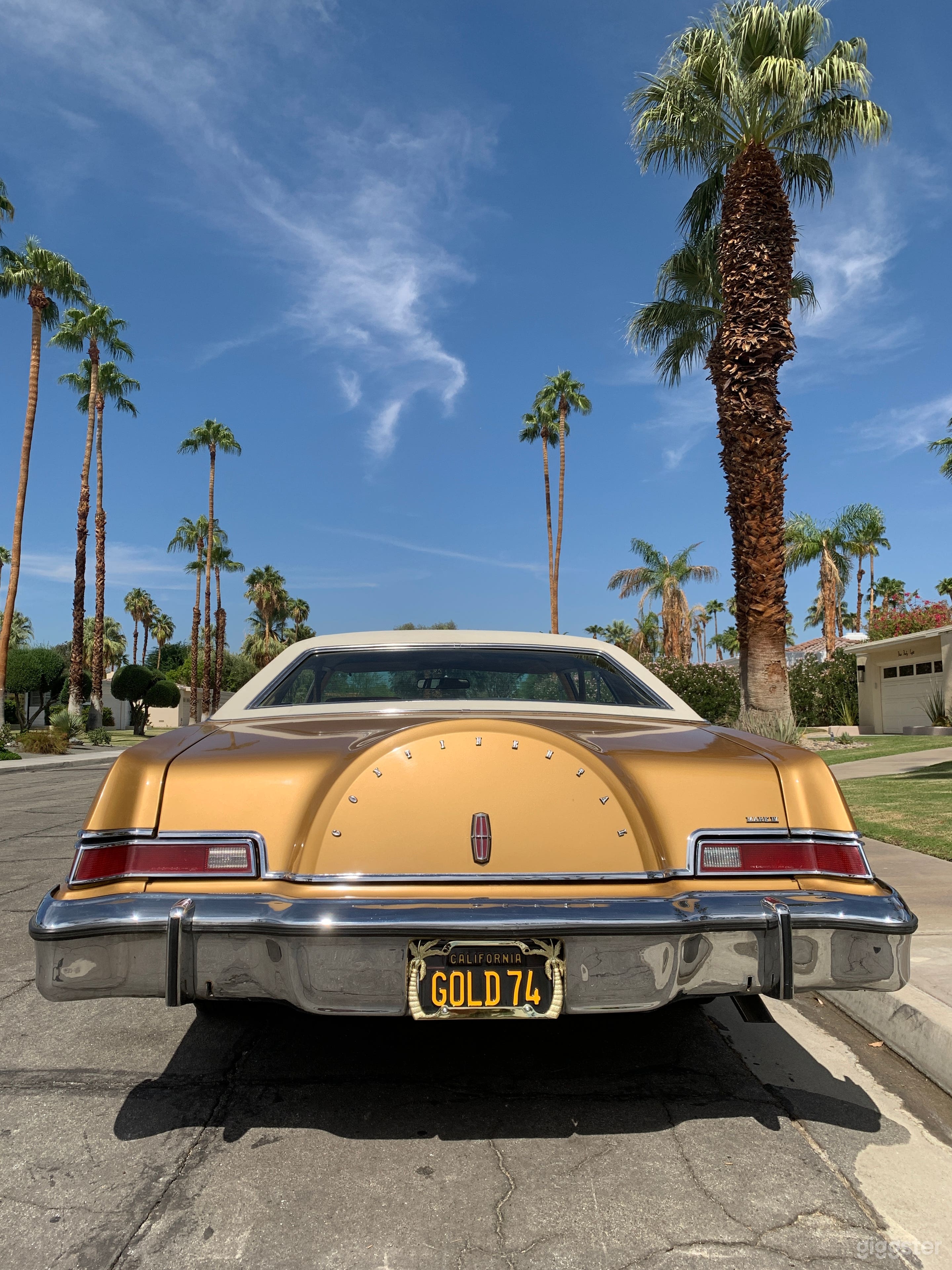 Luxurious 1974 Gold Lincoln Continental Mark IV Photo 2