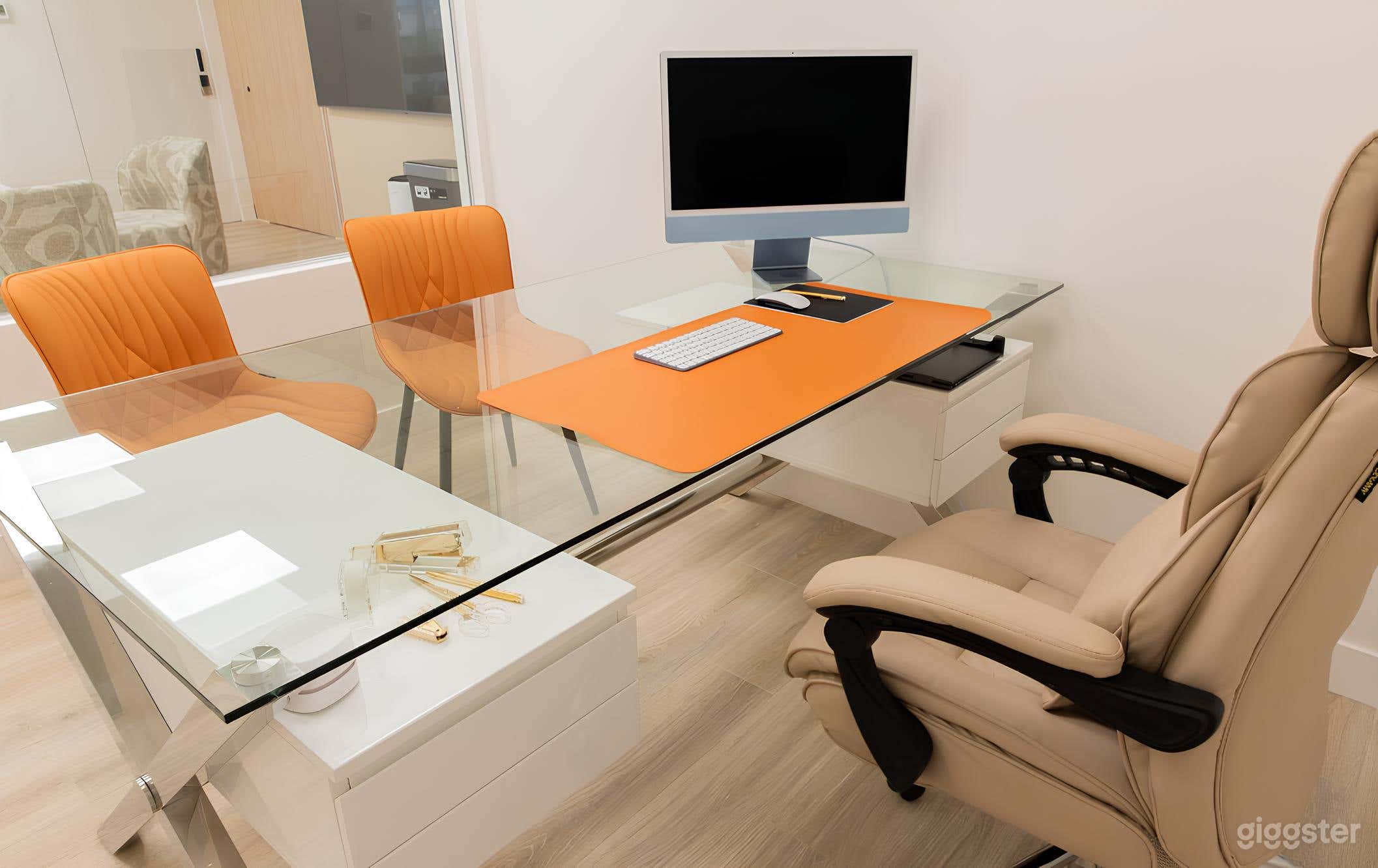 Small Executive Office Space Photo 4