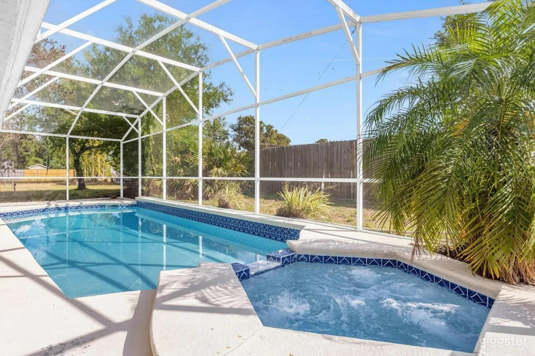 A perfect covered pool in Kissimmee Photo 2