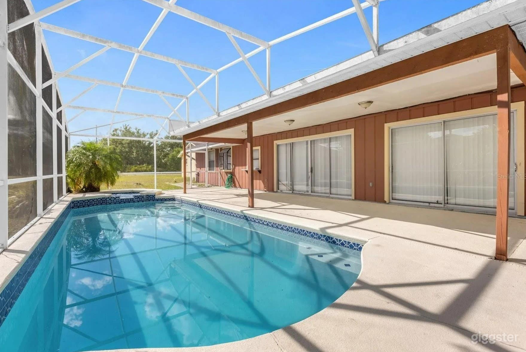 A perfect covered pool in Kissimmee Photo 1