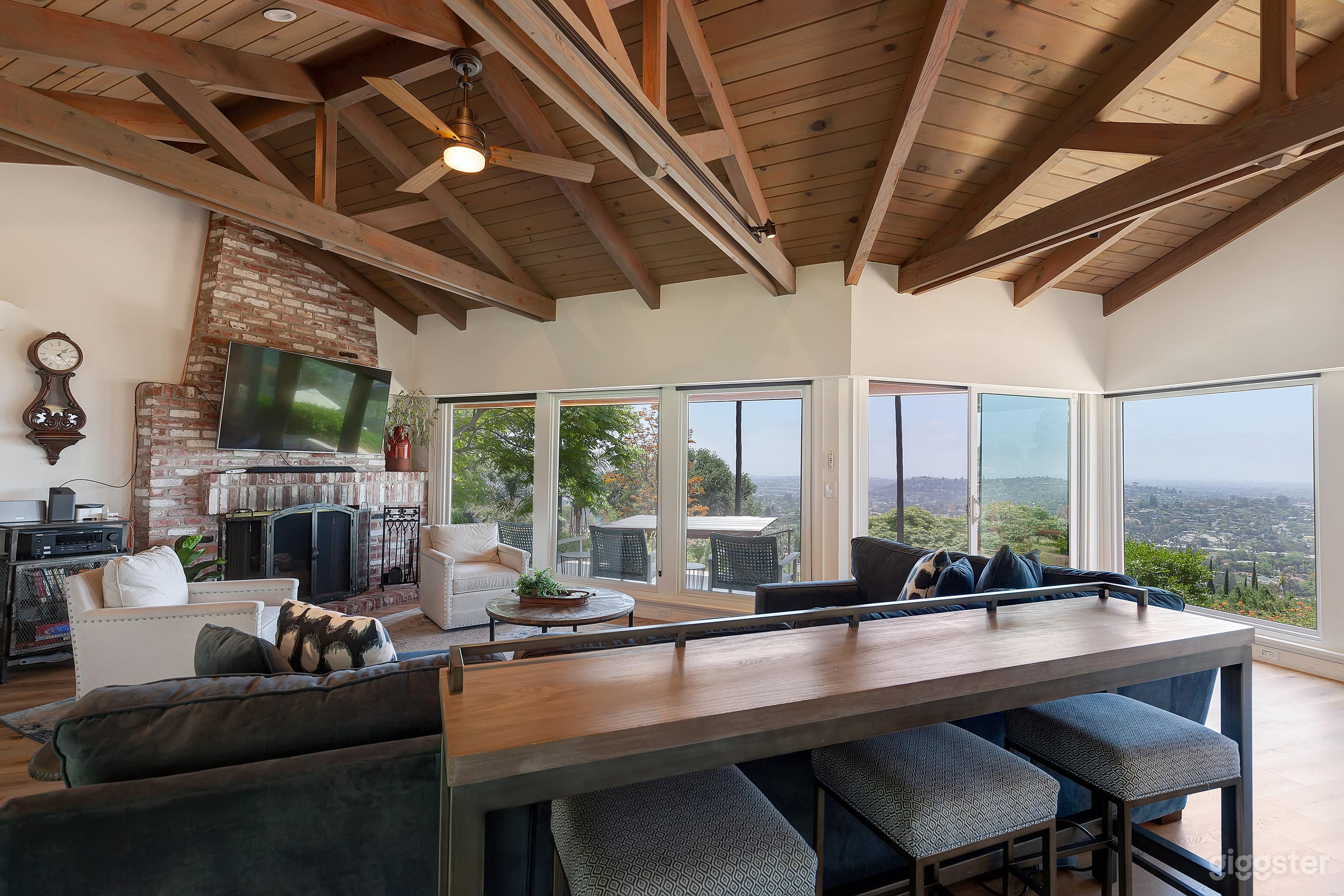 Private, Gated 2-Acre Ocean View Estate With Pool Photo 4