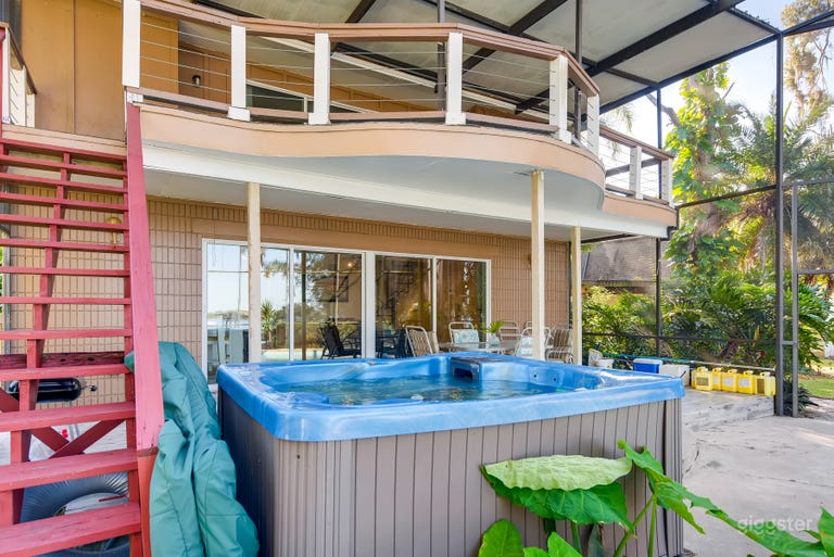  Private Pool Retreat in Clear Lake 