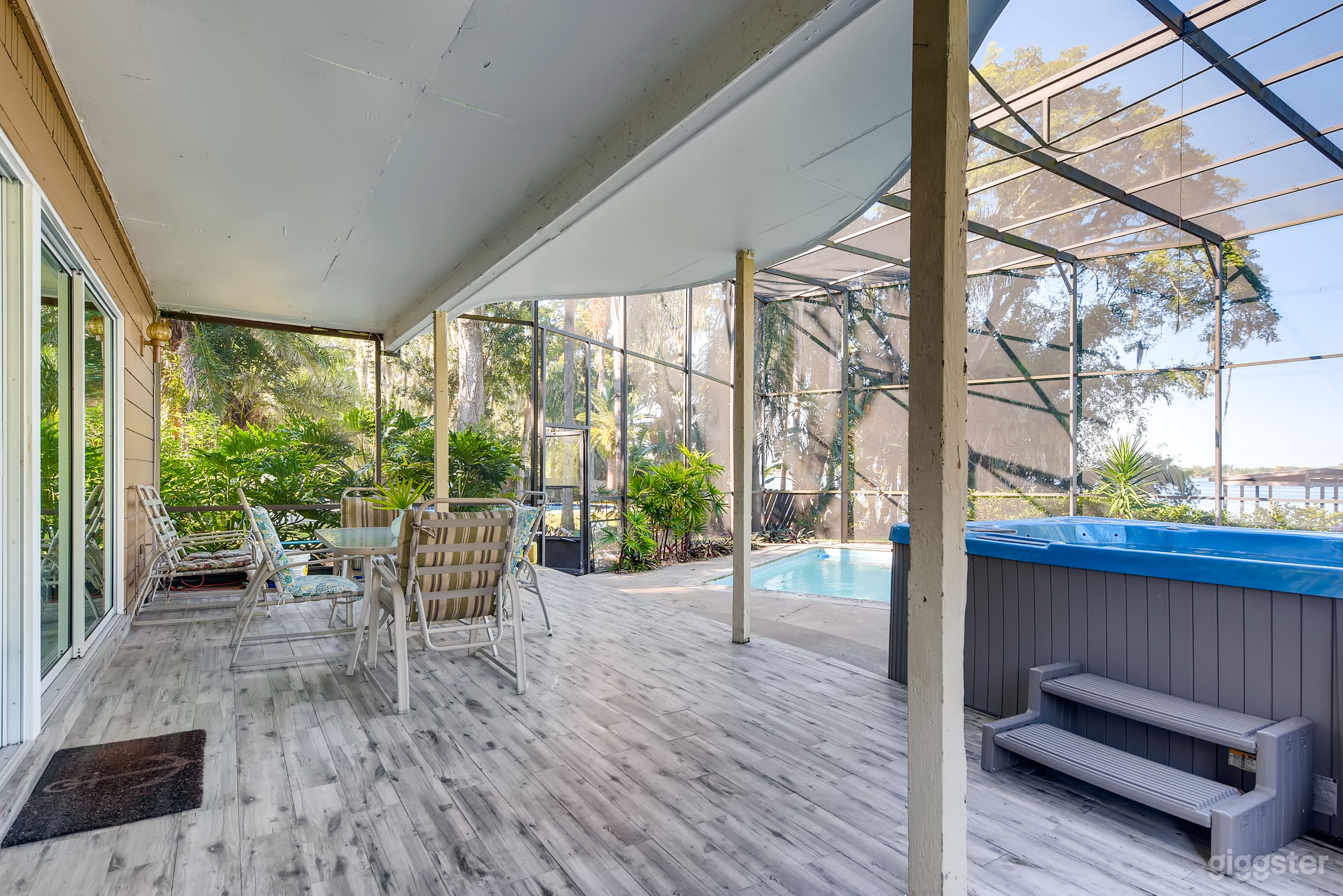 Private Pool Retreat in Clear Lake Photo 4