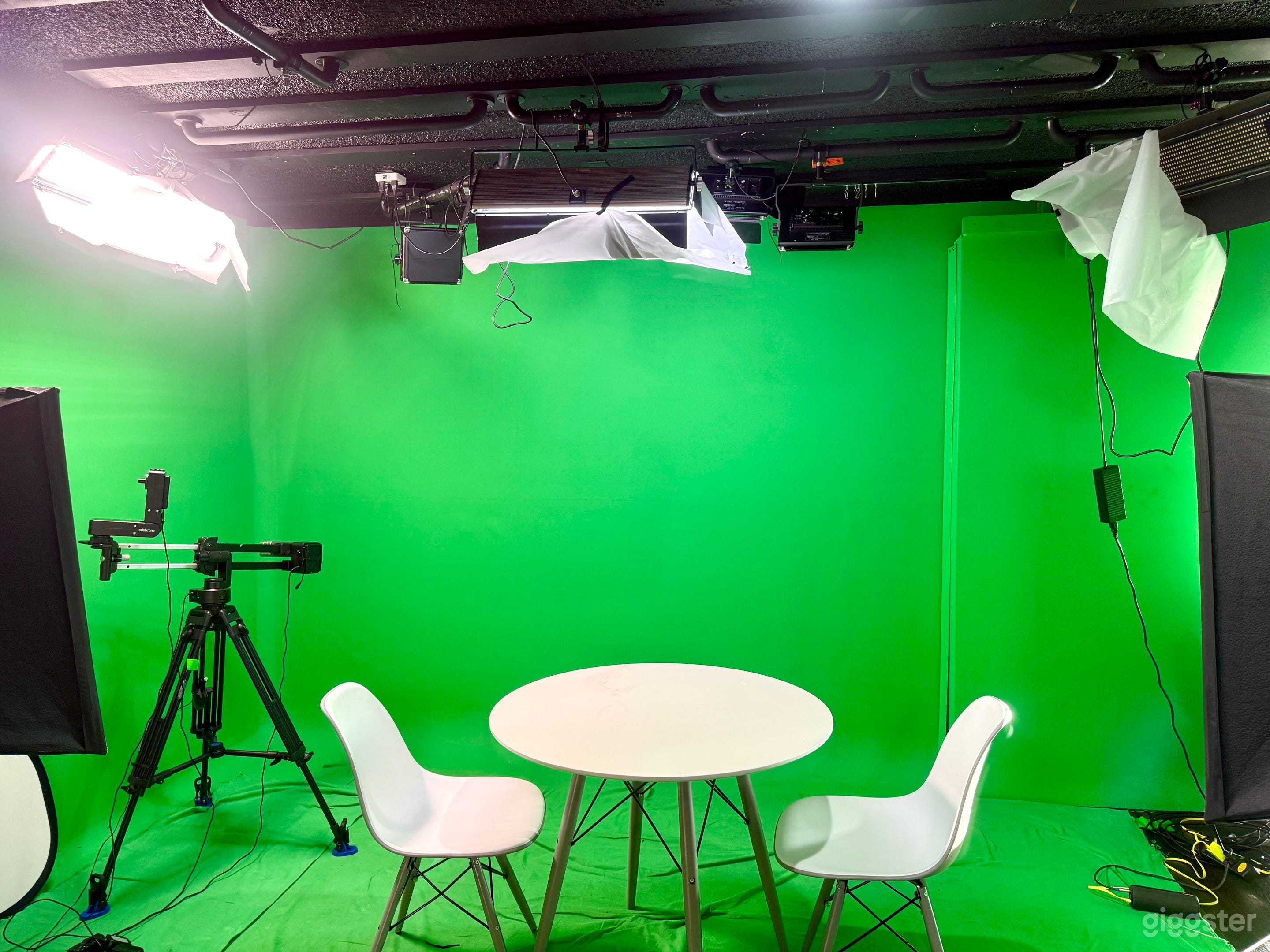 Green Screen Studio Included
Full green screen setup with wall-to-floor coverage and studio lighting for clean chroma key results.