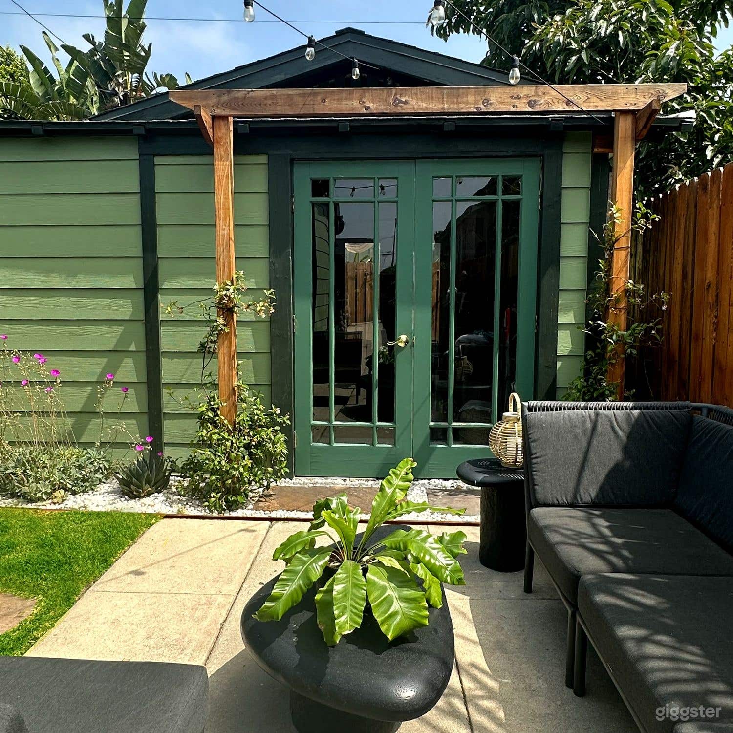  South Los Angeles private backyard Photo 2