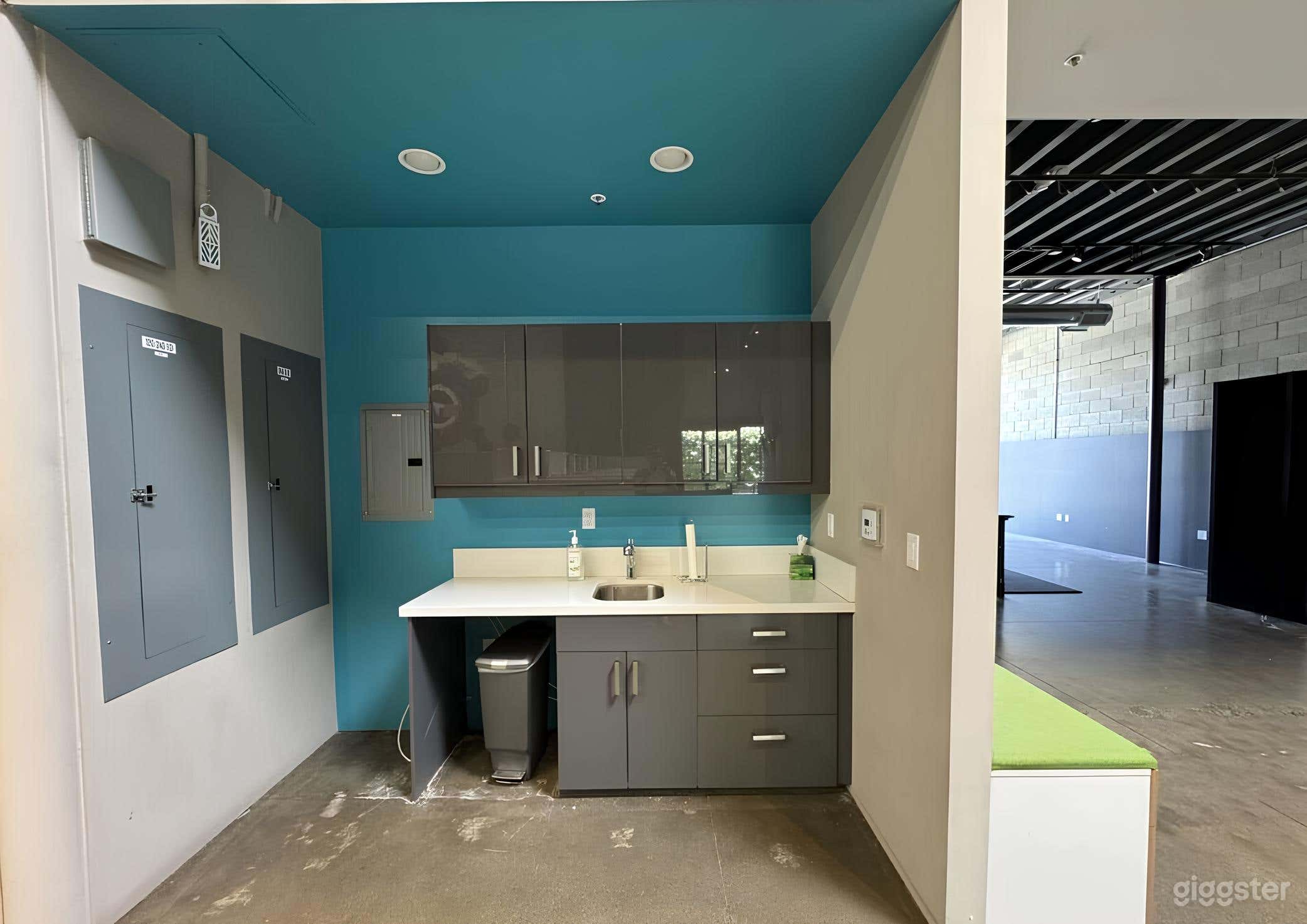 Functional Kitchen for Filming Purposes Photo 4