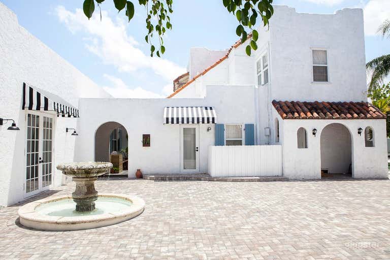  Courtyard with fountain 