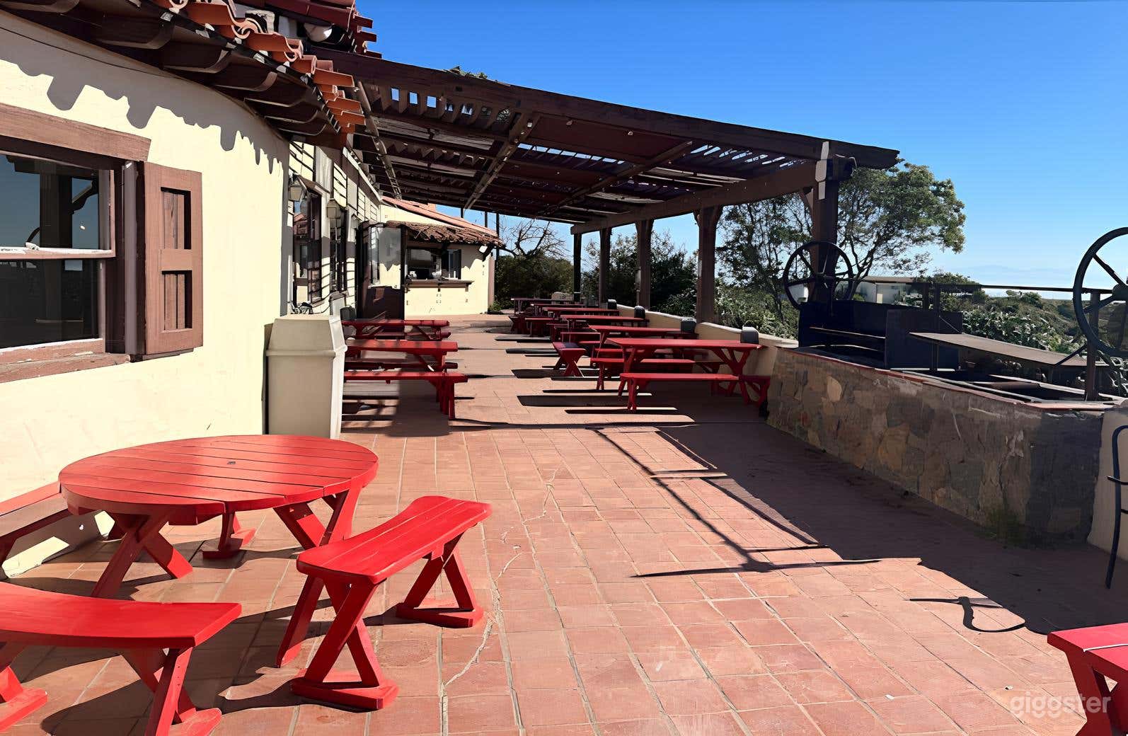 Beautiful Restaurant in Catalina with Breathtaking Views Photo 1