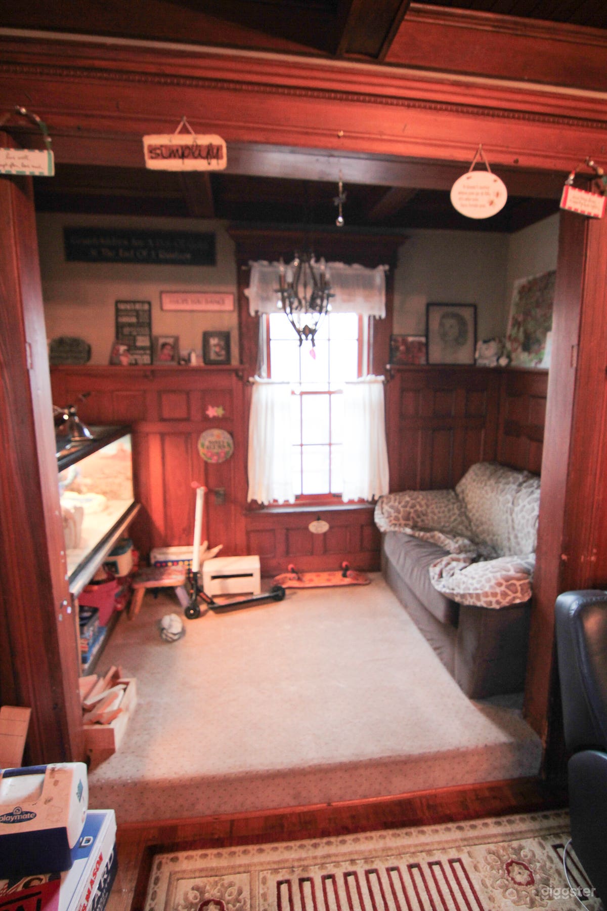 Upscale Victorian House Photo 4