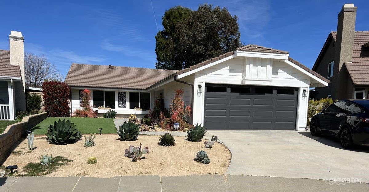 Fresh &amp; remodeled contemporary home Photo 1