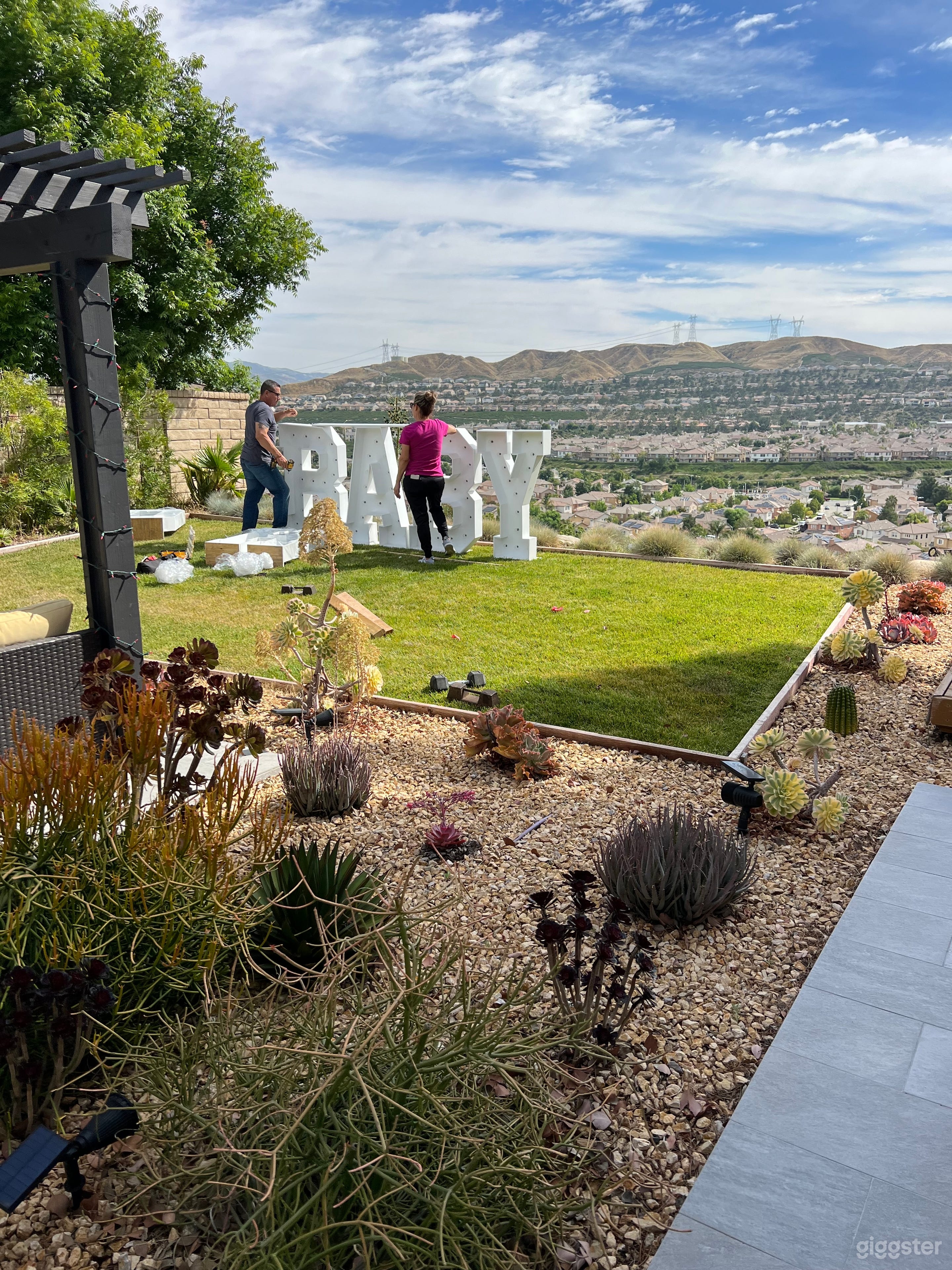 Fresh &amp; remodeled contemporary home Photo 3