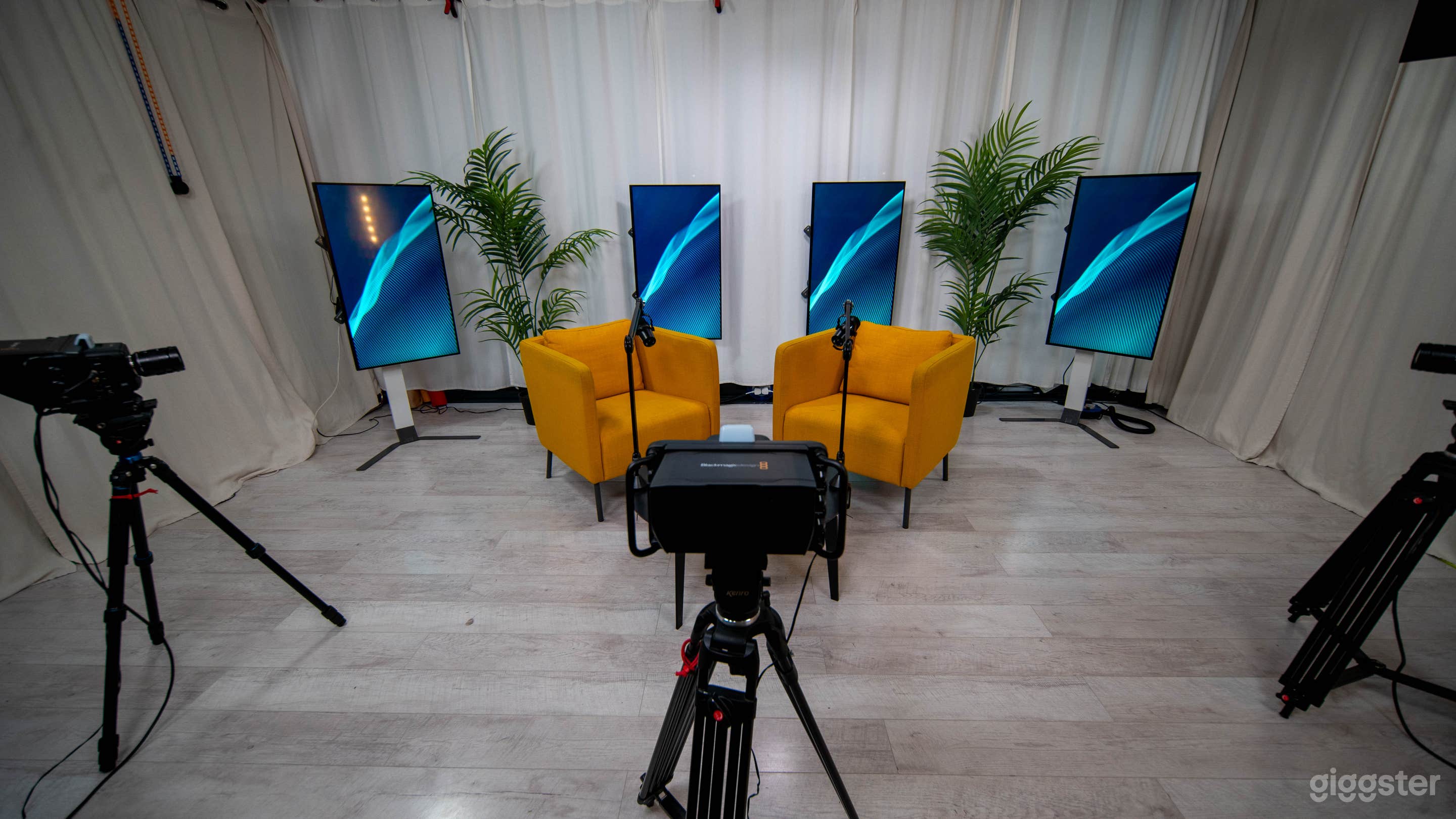 Podcast Recording Studio For Visual Creator Photo 1