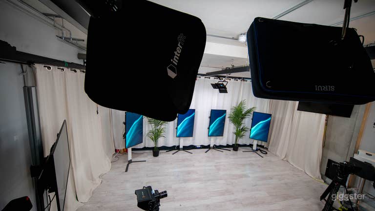  Podcast Recording Studio For Visual Creator 