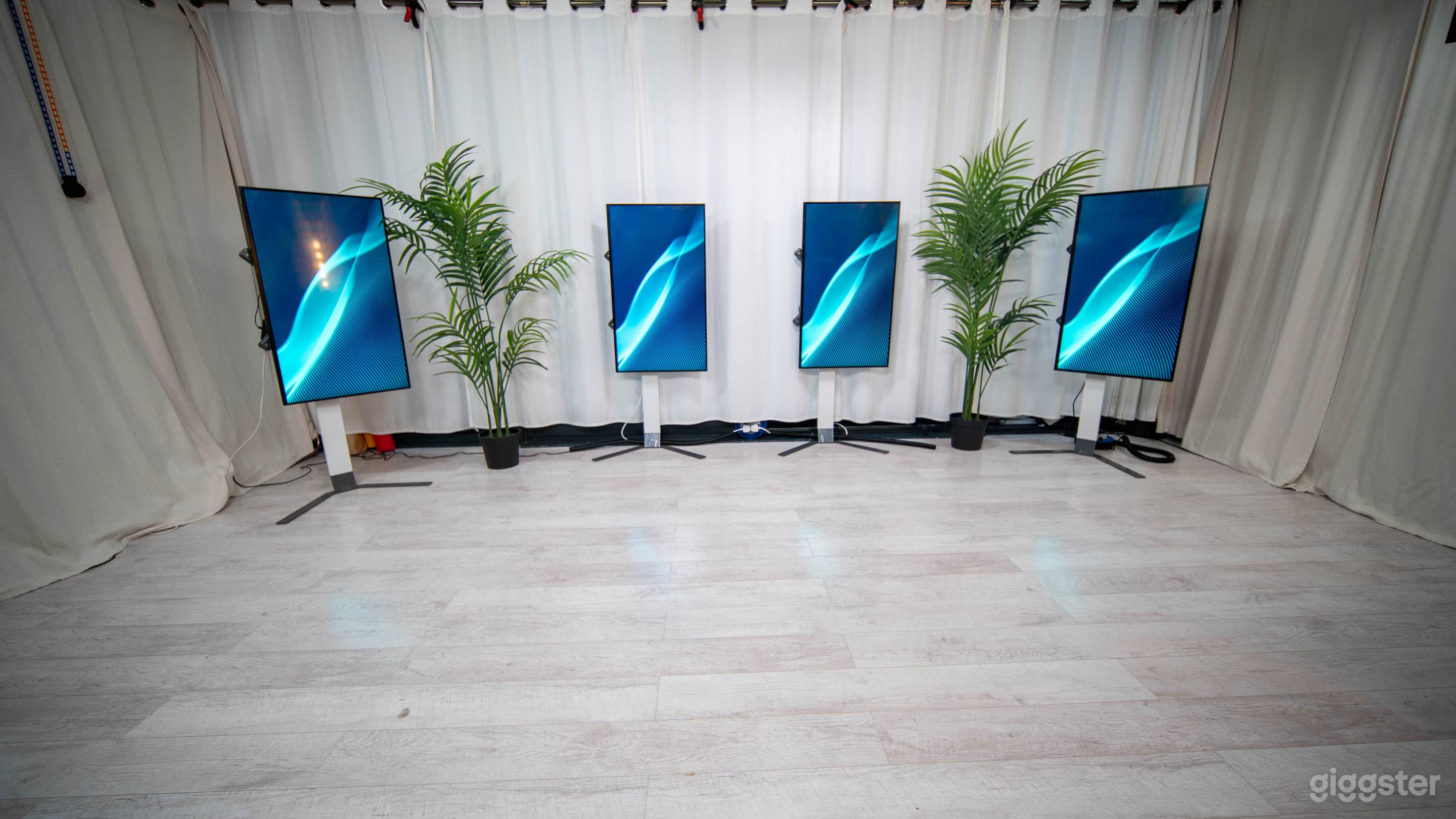 Podcast Recording Studio For Visual Creator Photo 2