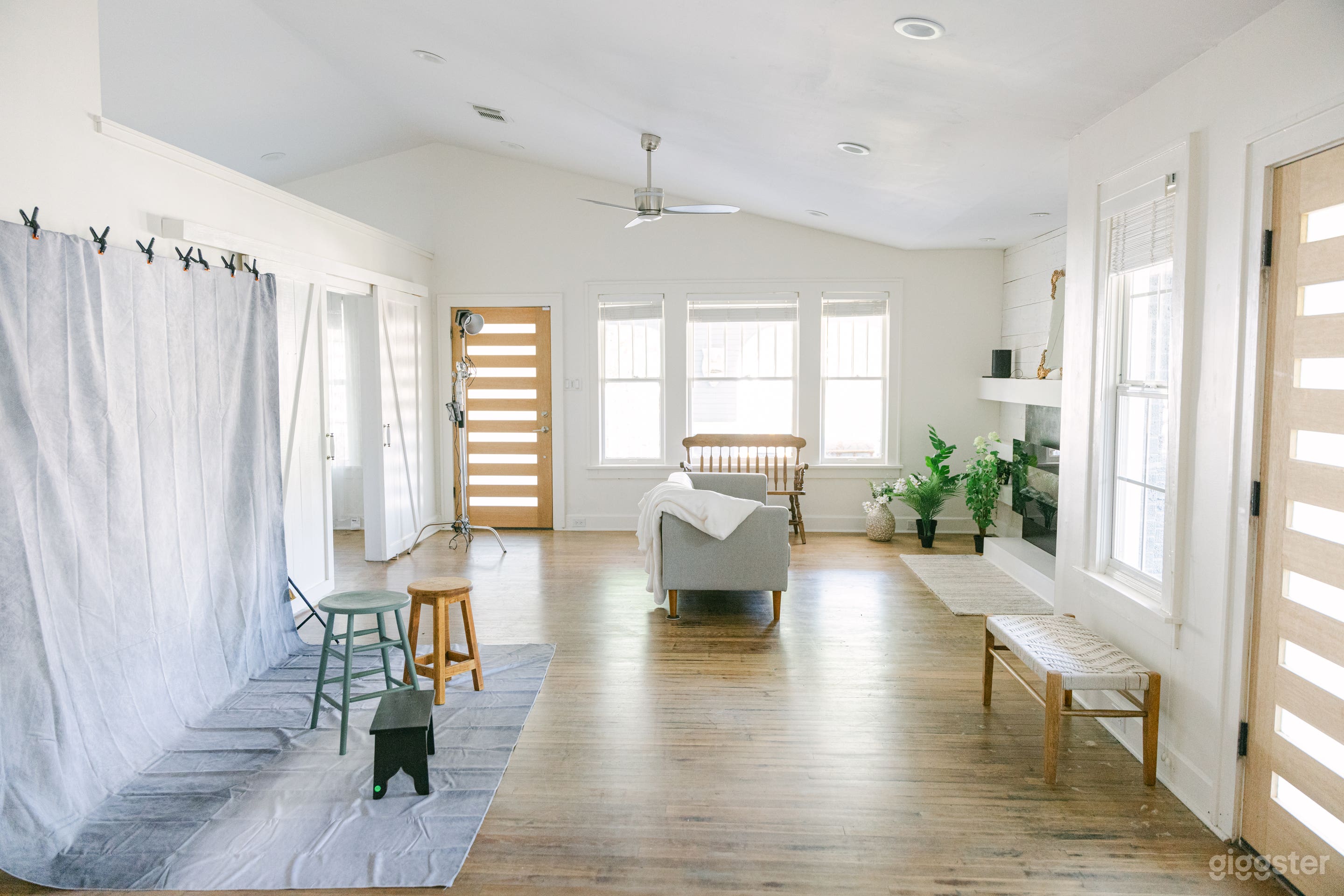 Main Room (Living Room)