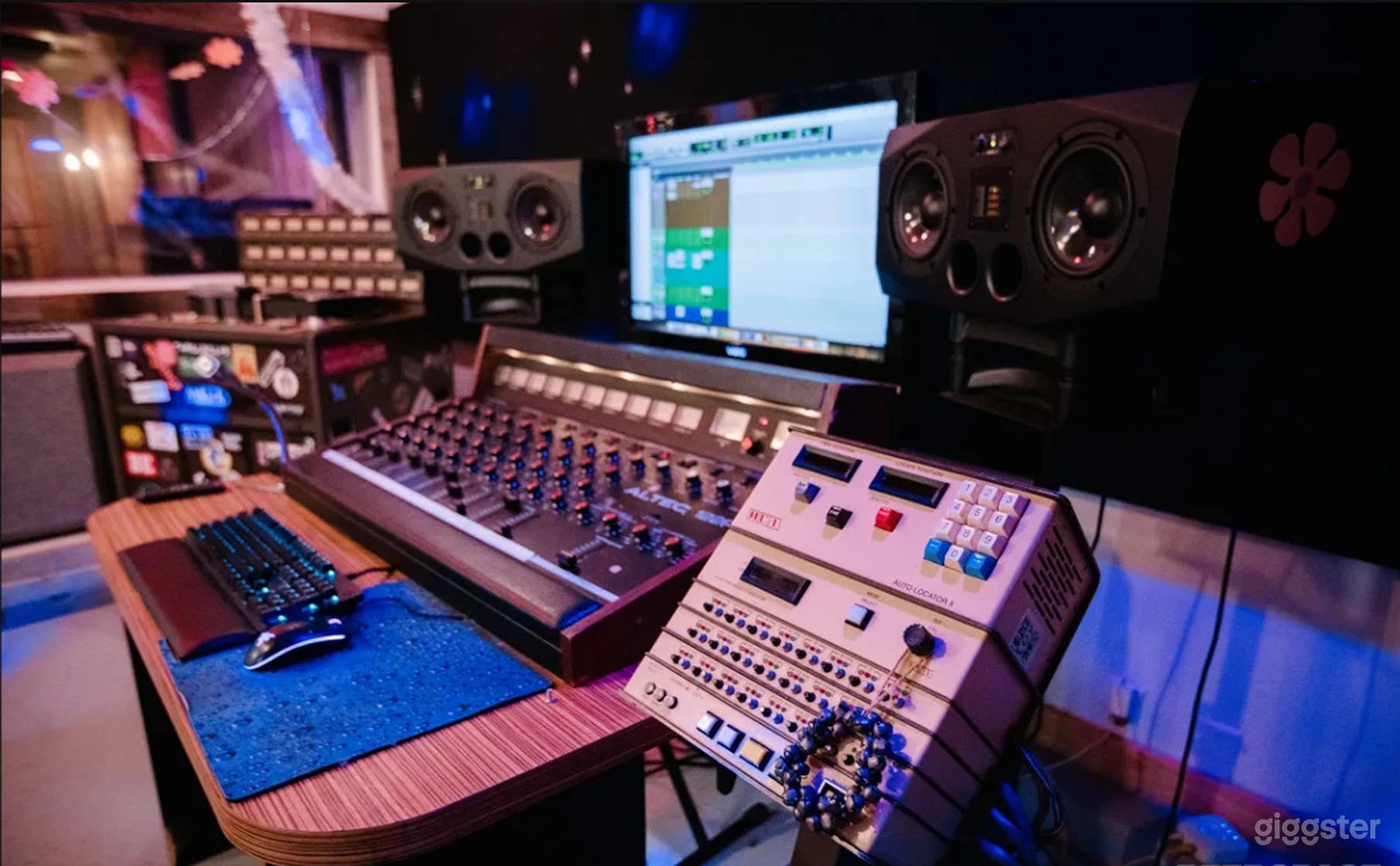Music Row Recording Studio – Retro/Vintage Gear Photo 4