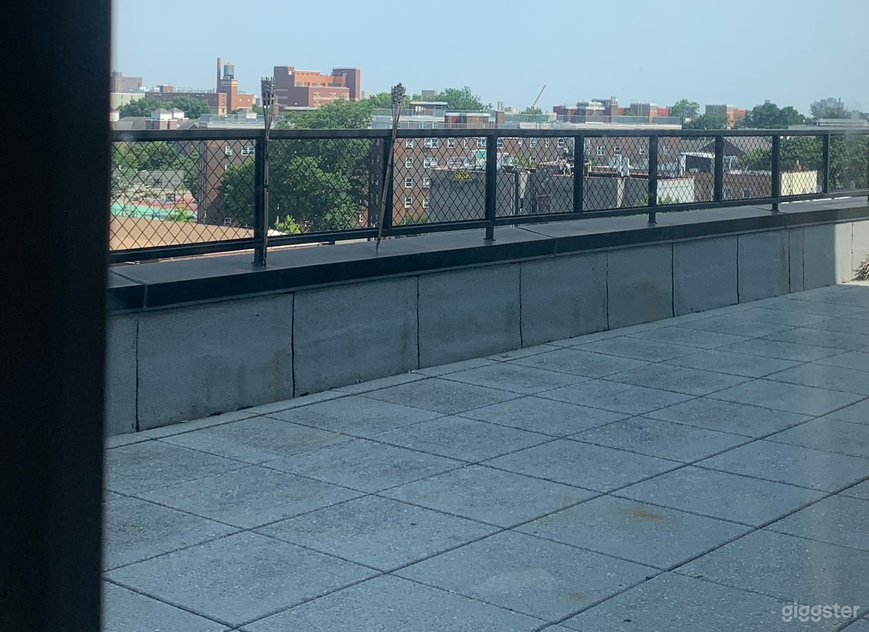 Indoor/outdoor Modern private patio & lounge space Photo 1