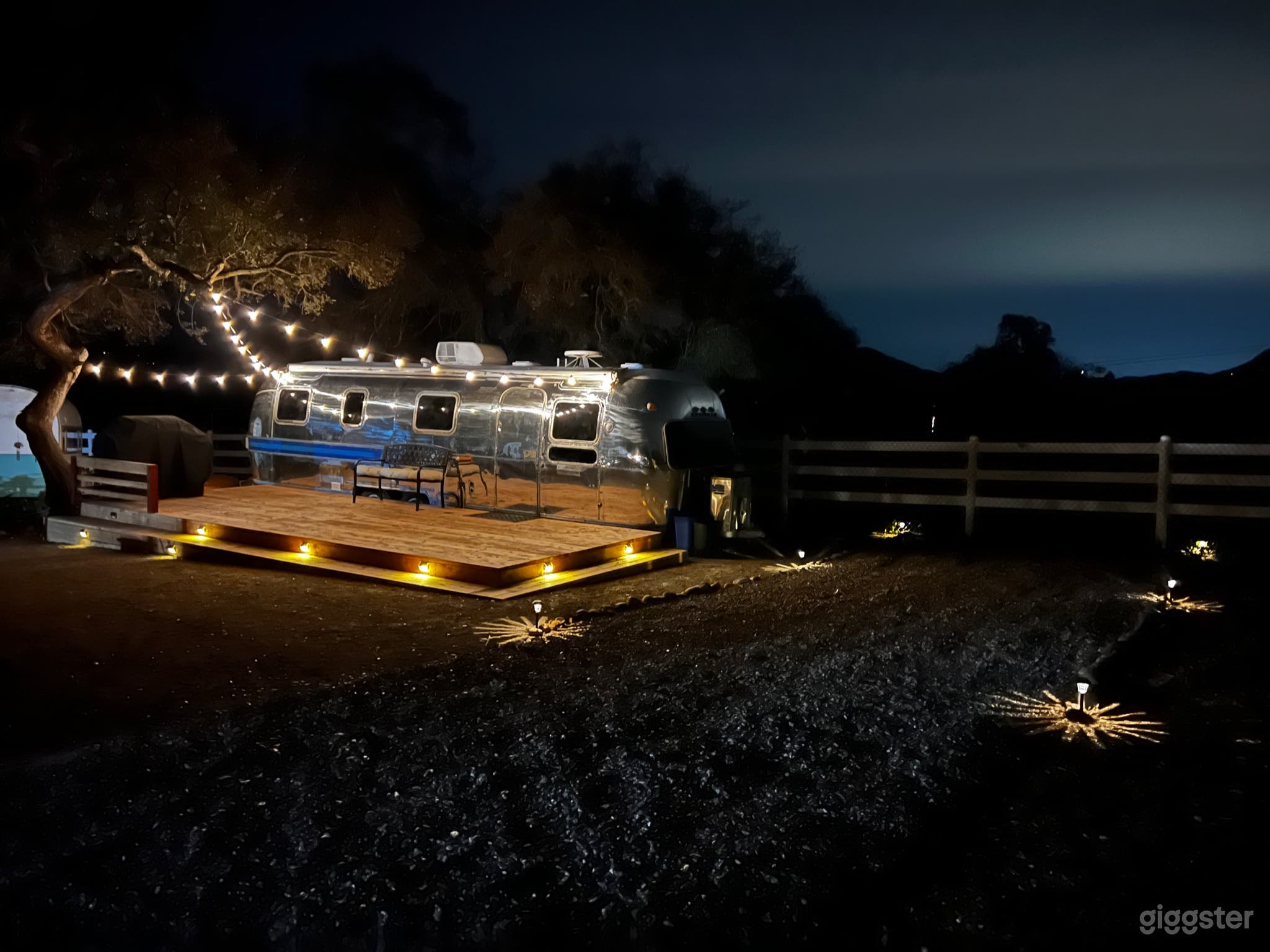 1975 Airstream Land Yacht Sovereign Photo 1