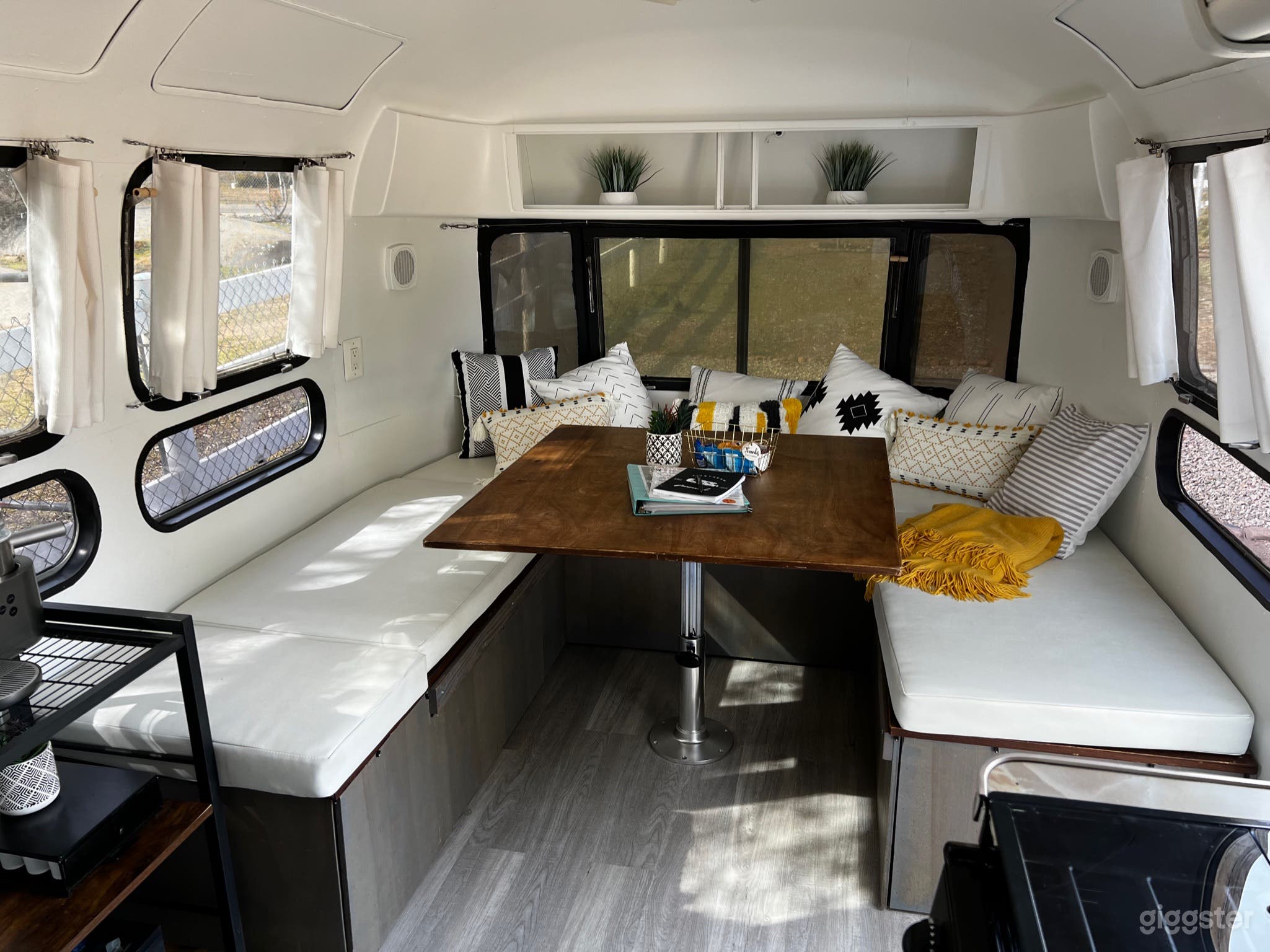 1975 Airstream Land Yacht Sovereign Photo 2