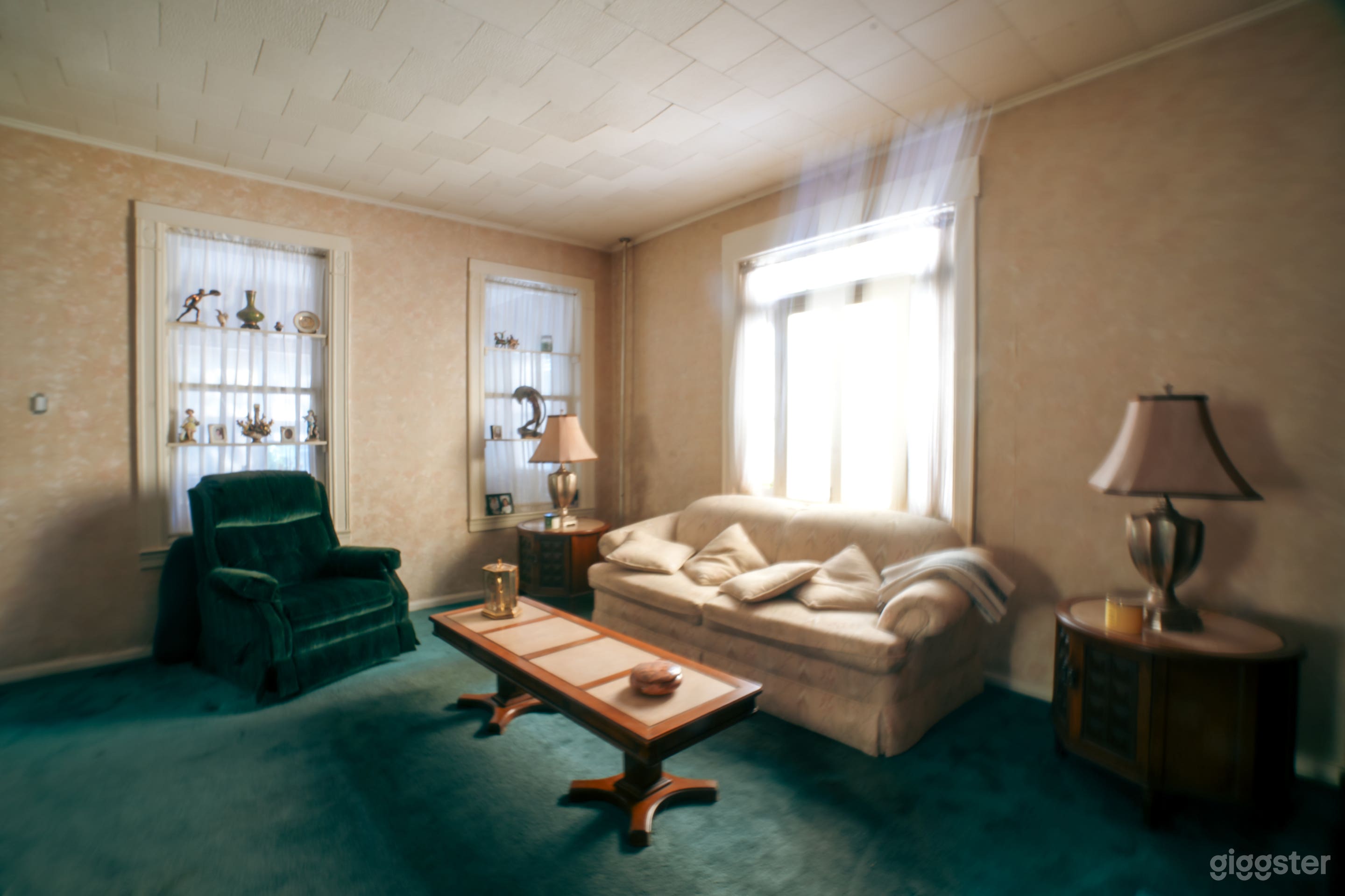 Vintage House with Nostalgic, Antique Features Photo 3