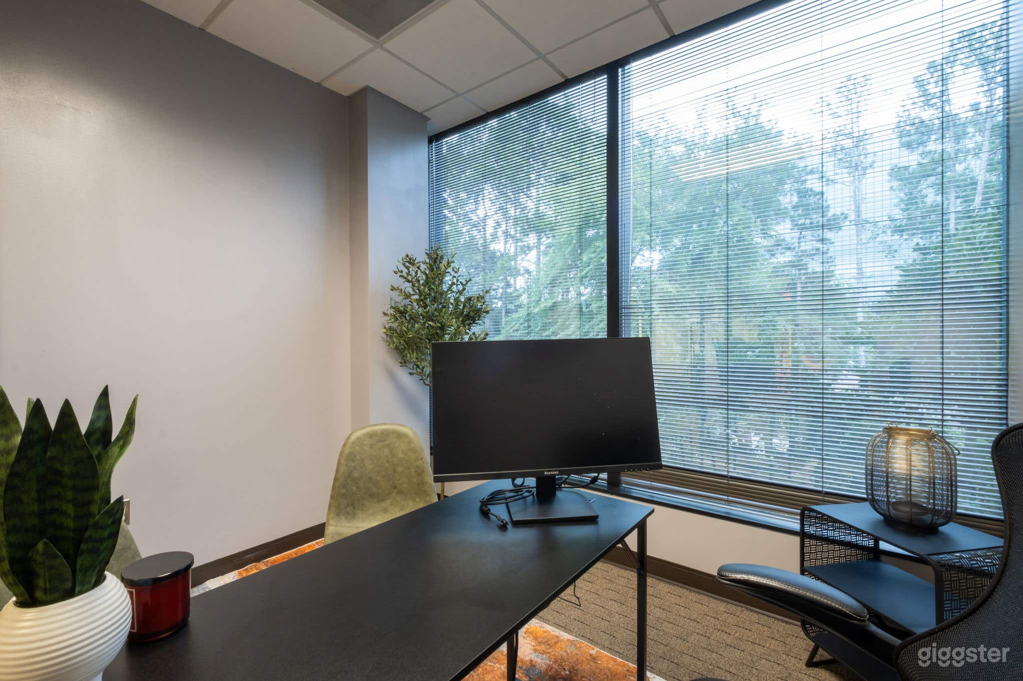 Sleek Modern Office Space w/ Boardroom + Kitchen Photo 4