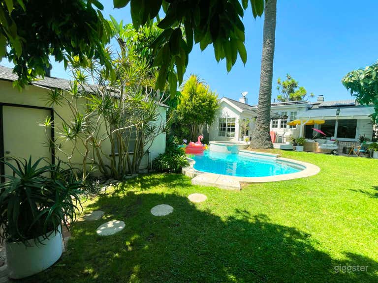  Private Backyard Pool with Spa and Garden Vibes 