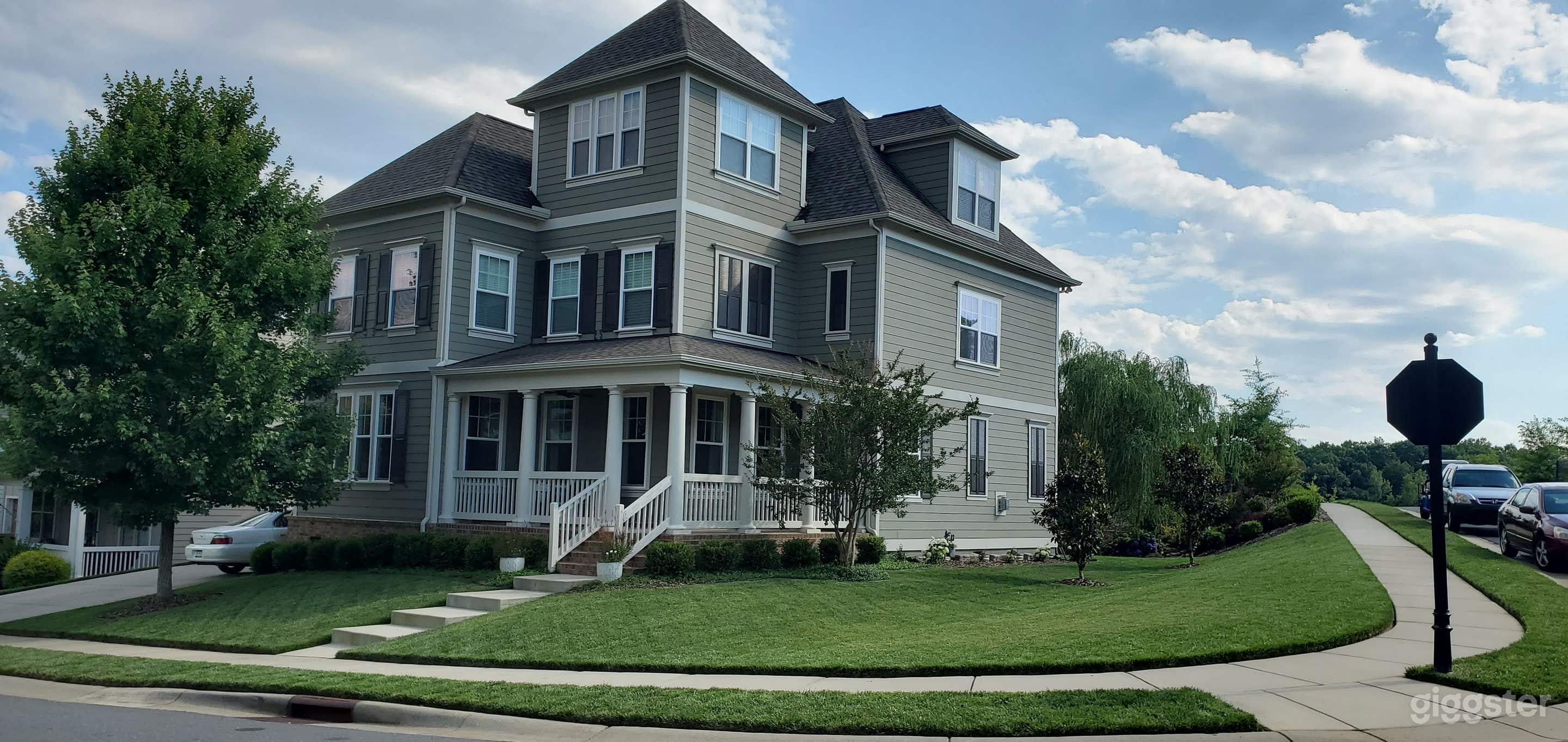 Craftsman Suburban House in South Charlotte Area Photo 1