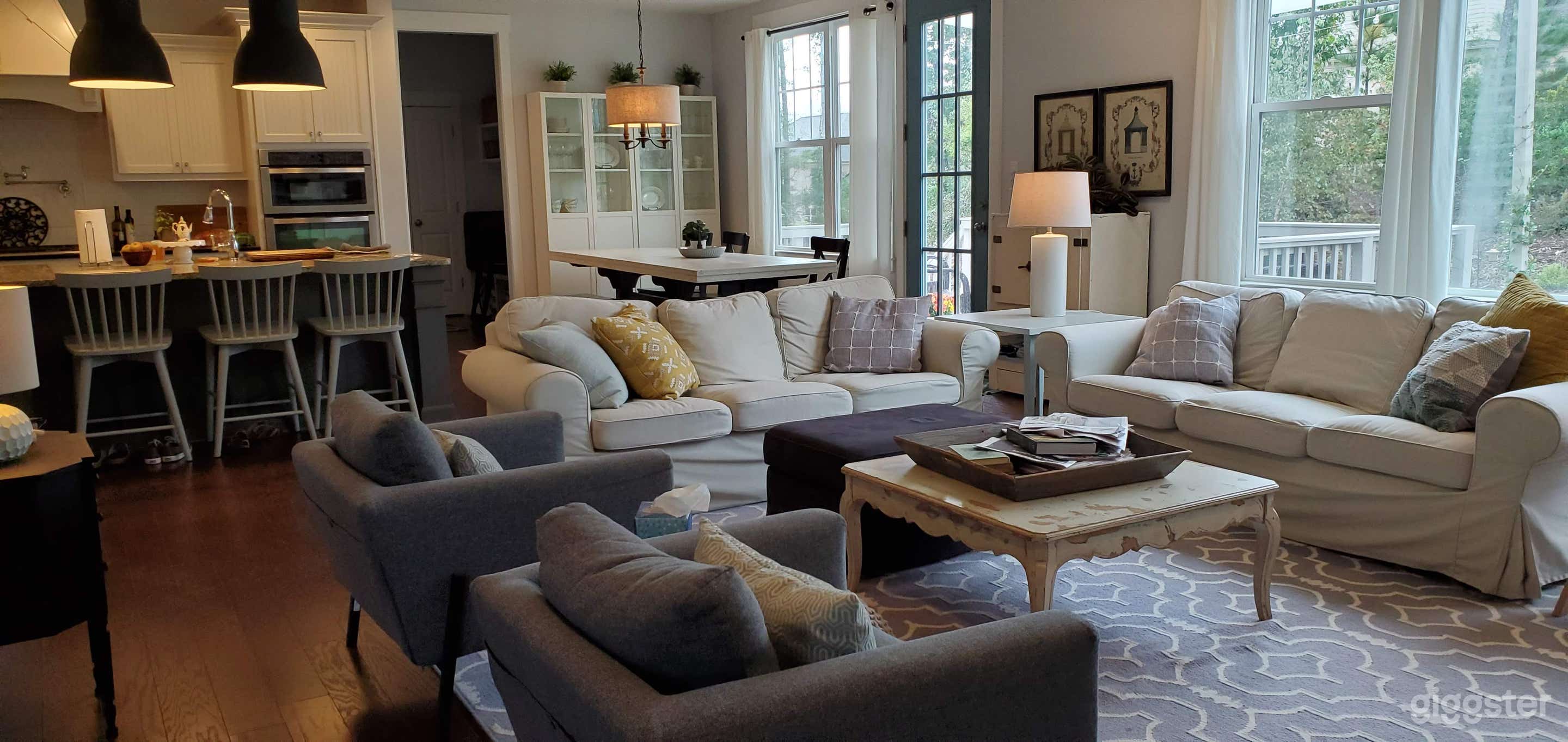 Craftsman Suburban House in South Charlotte Area Photo 4