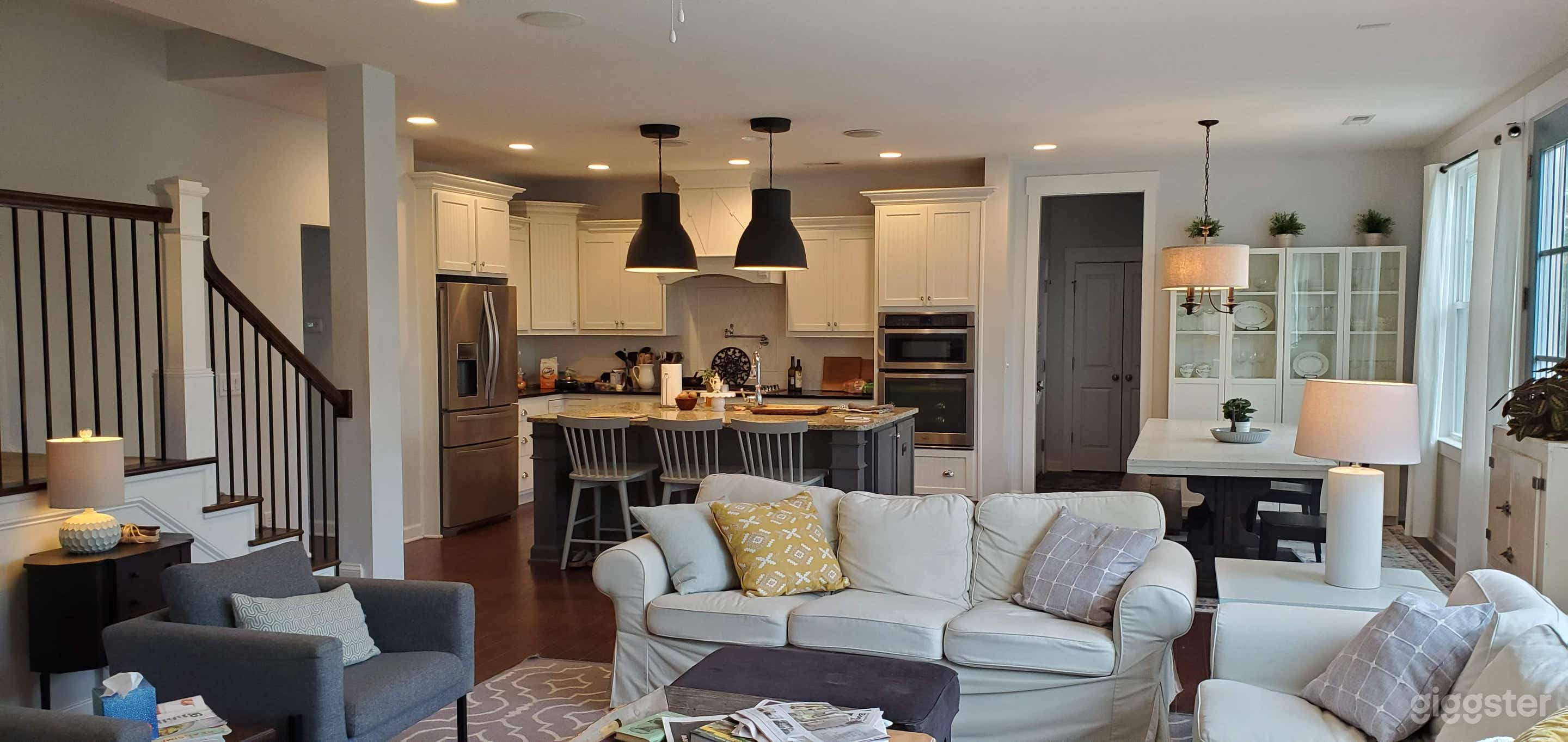 Craftsman Suburban House in South Charlotte Area Photo 3