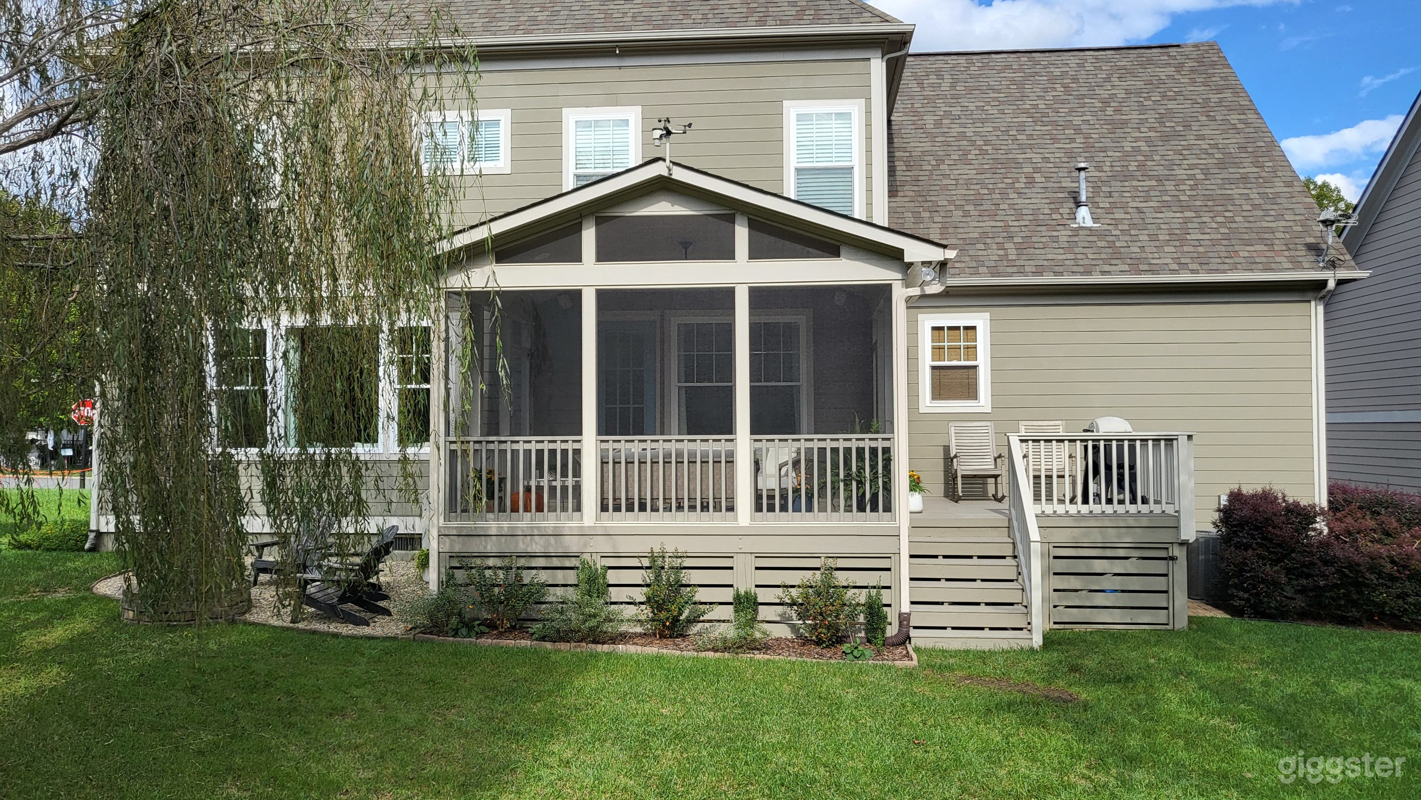 Craftsman Suburban House in South Charlotte Area Photo 3