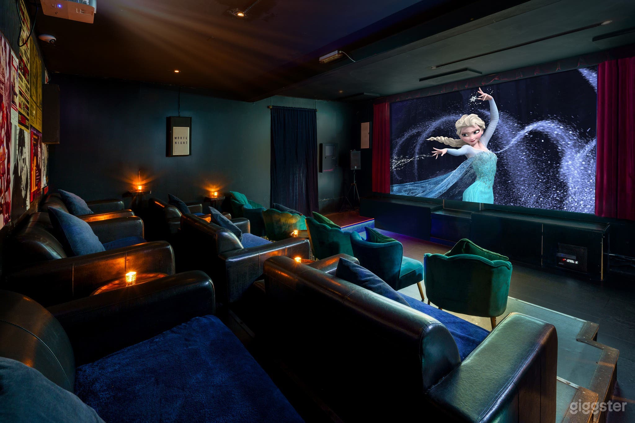 The Exhibit Bar &amp; Restaurant Photo 4