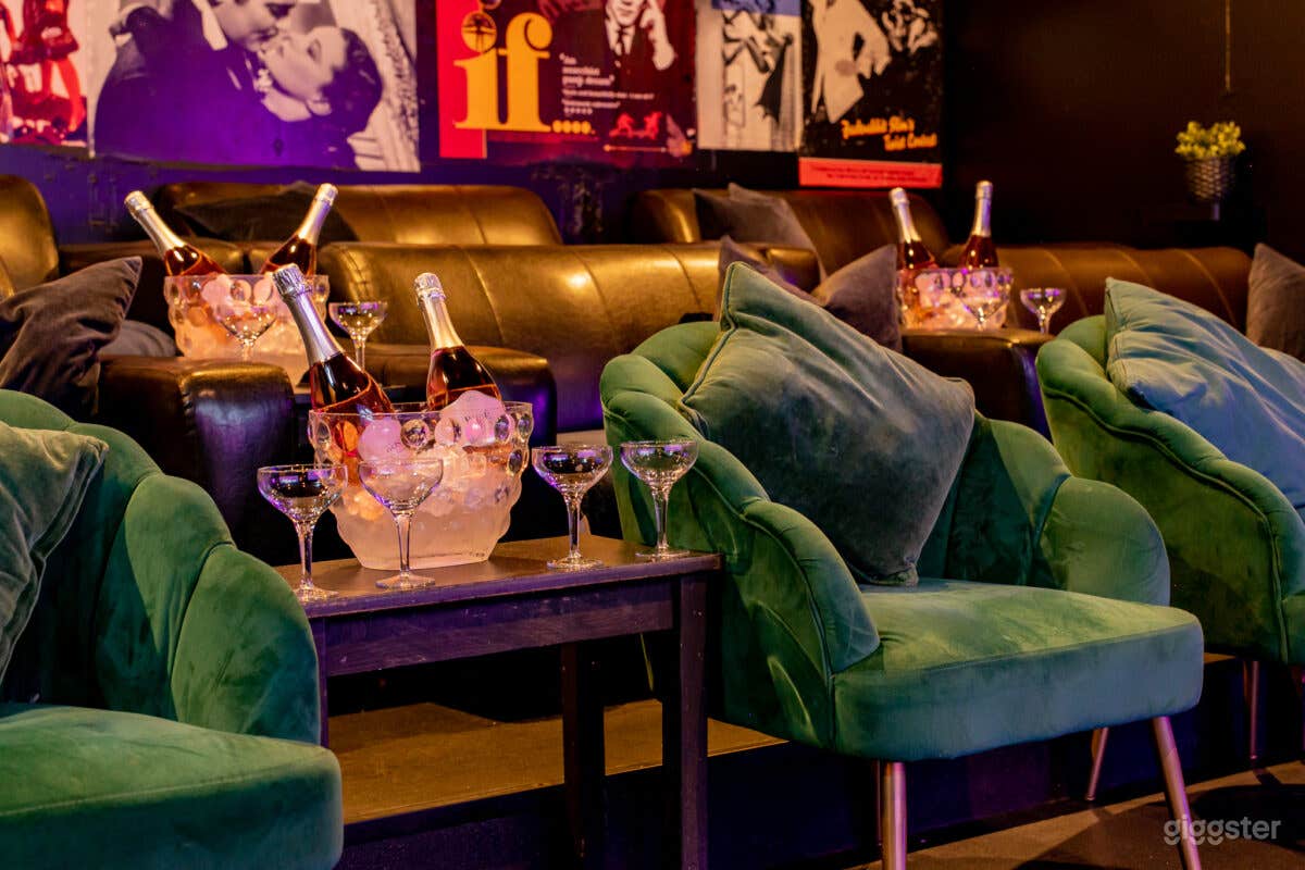 The Exhibit Bar &amp; Restaurant Photo 3