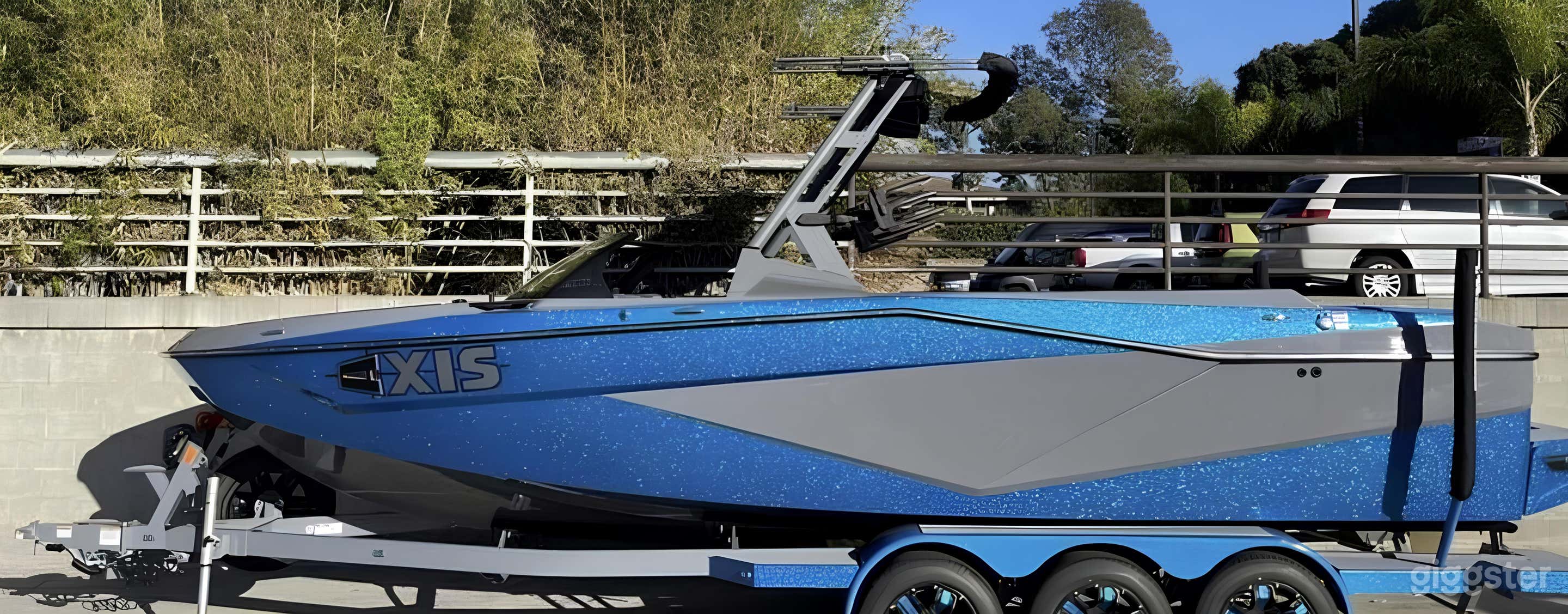 Axis T250 Boat Photo 4