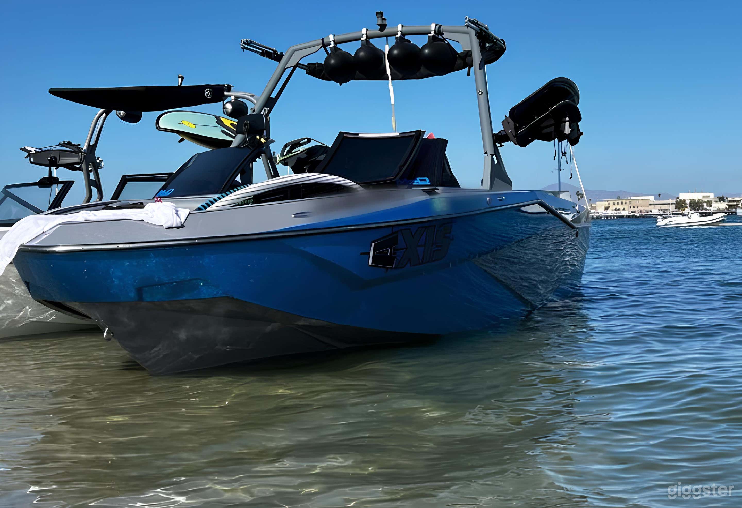 Axis T250 Boat Photo 2