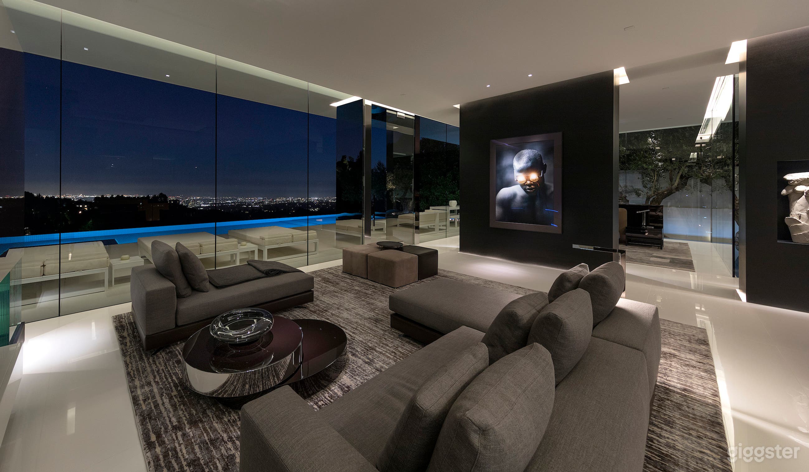 Beverly Hills Glass House Photo 4