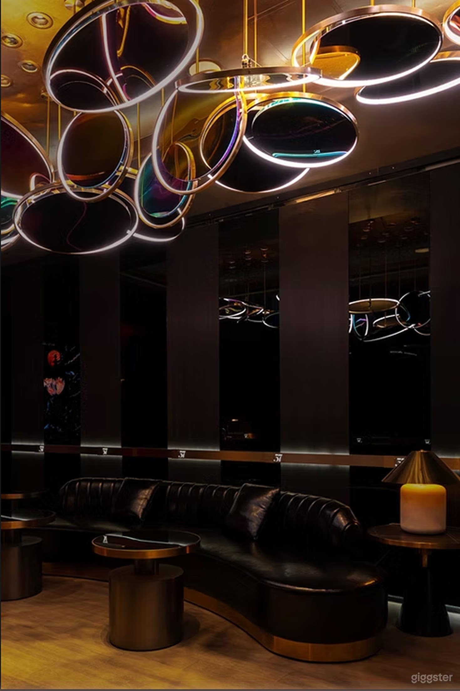 Private VIP Suite – Exclusive Lounge with Private Entrance Photo 3