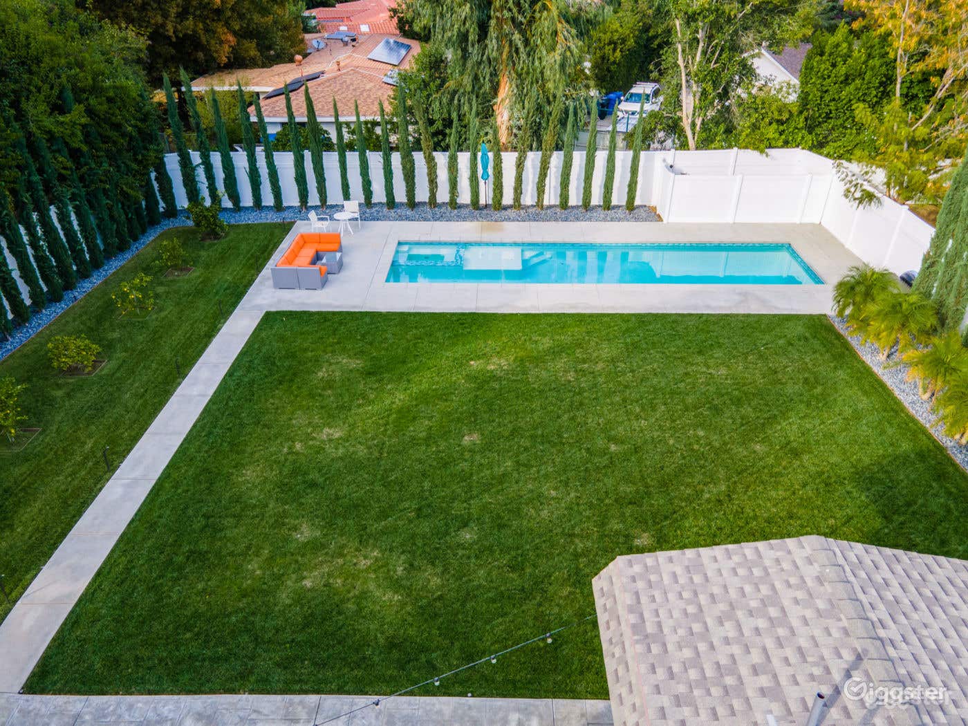 VIBRANT MIDCENTURY-MODERN HOUSE/POOL Photo 3