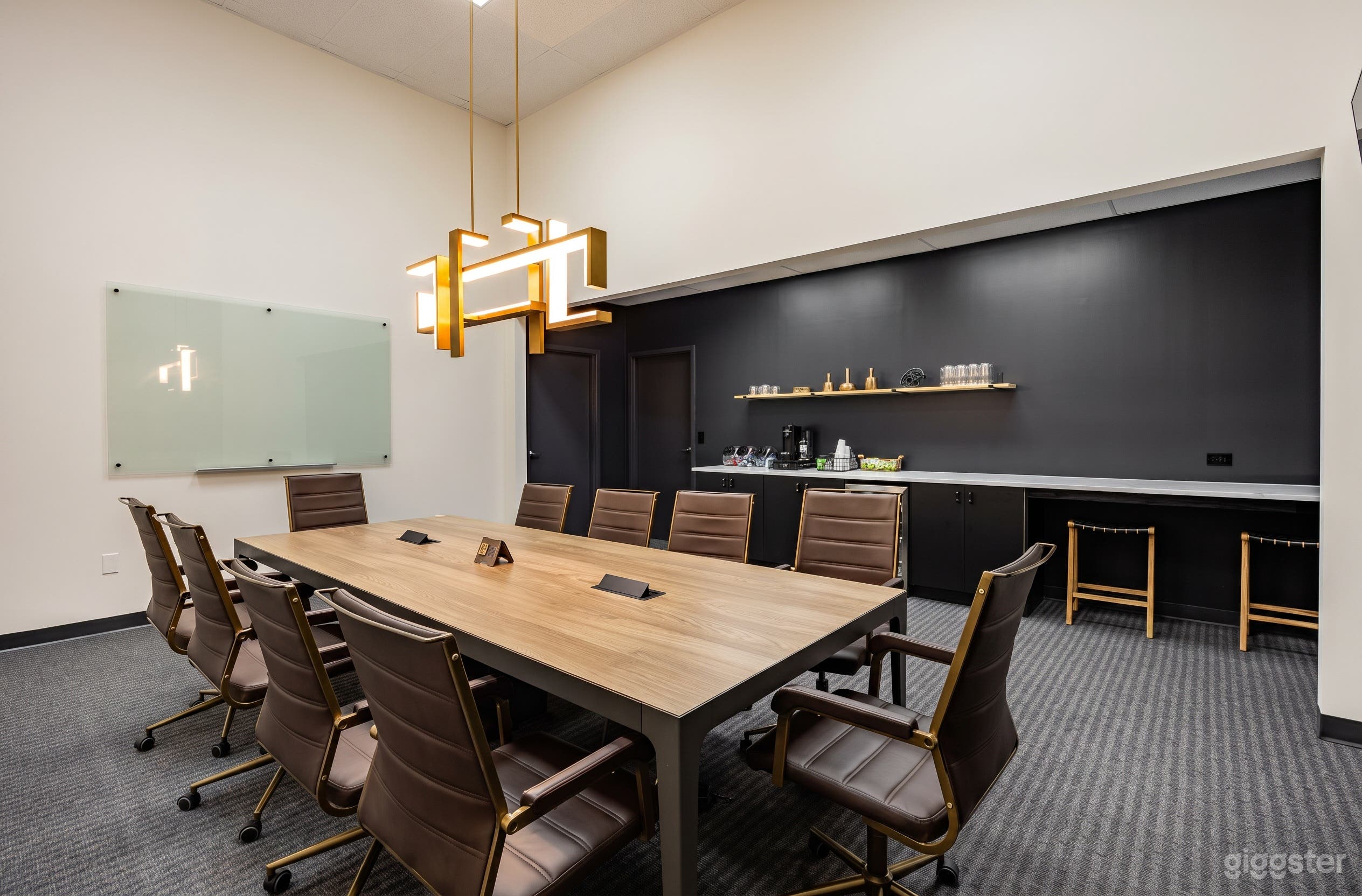 Corporate Boardroom / Meeting Space / Conference Room Photo 3