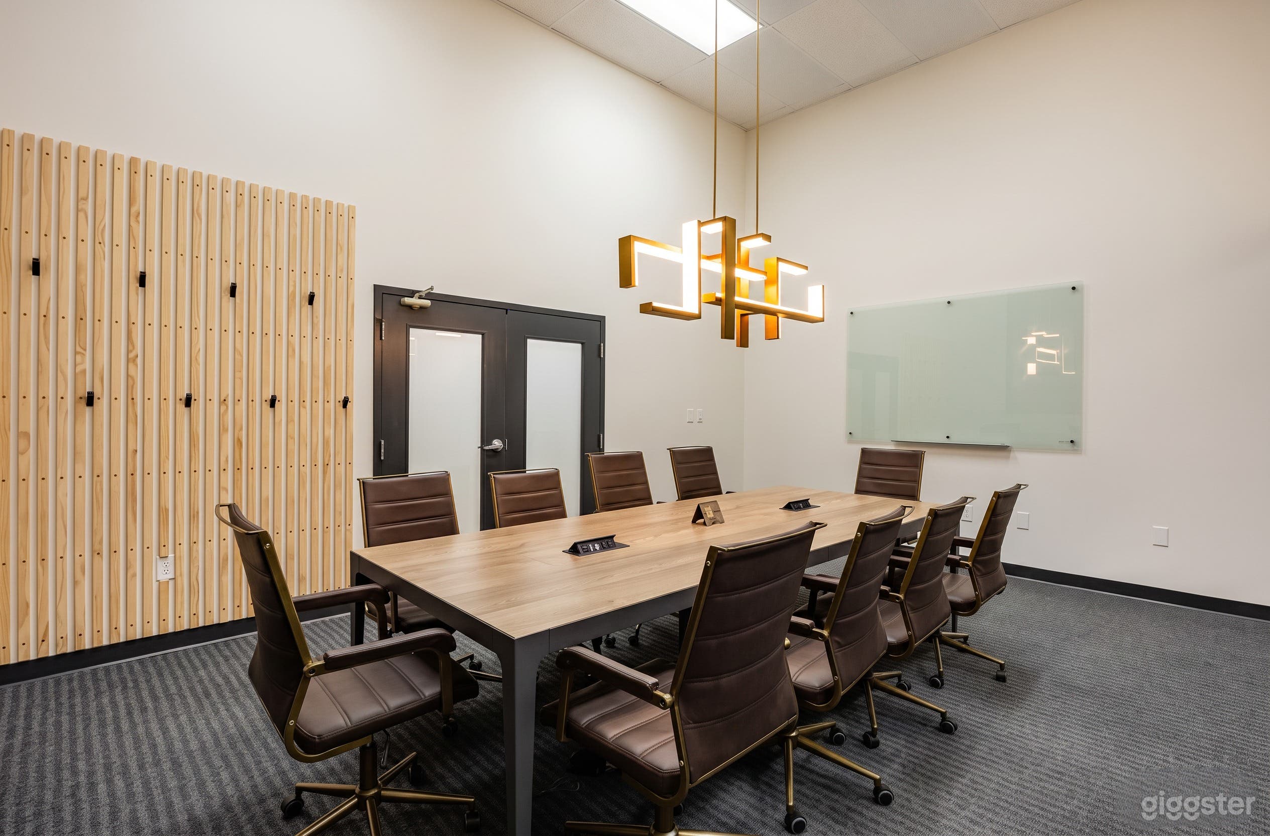 Corporate Boardroom / Meeting Space / Conference Room Photo 2