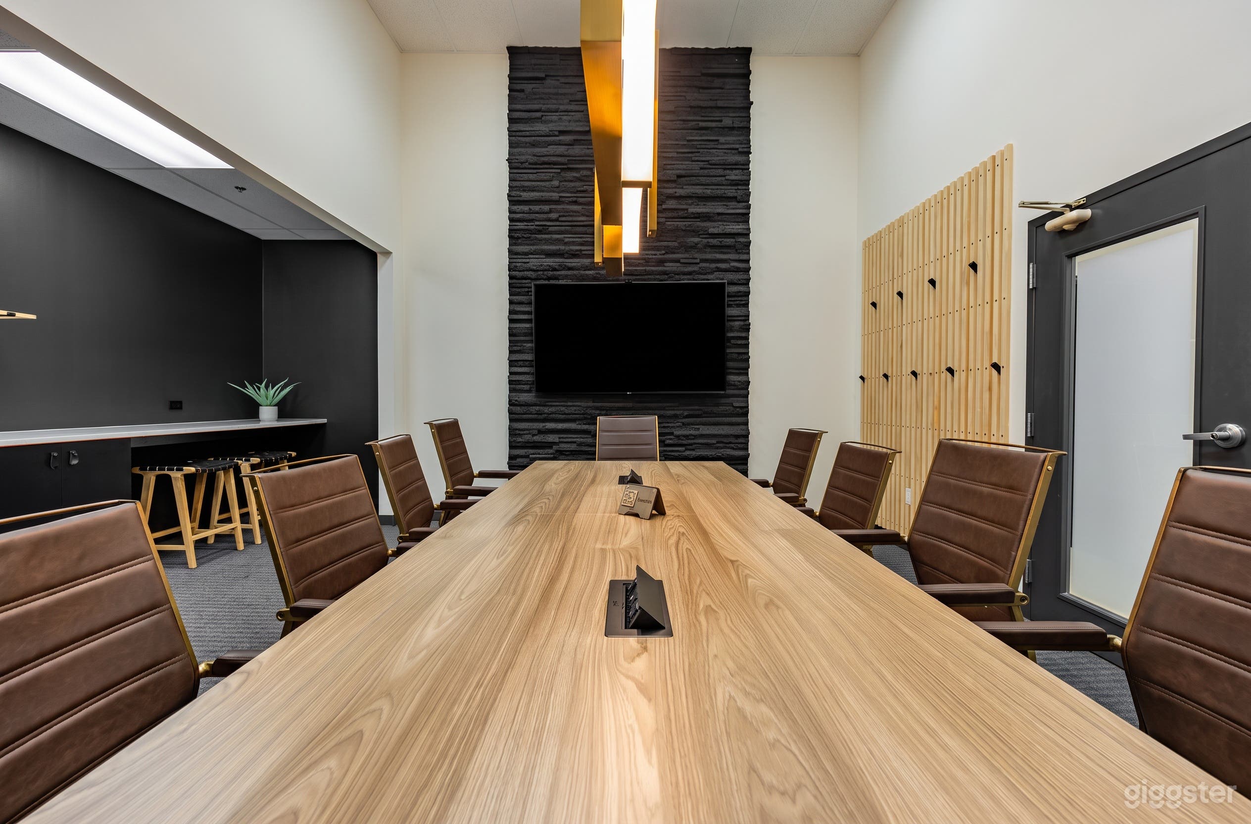 Corporate Boardroom / Meeting Space / Conference Room Photo 4