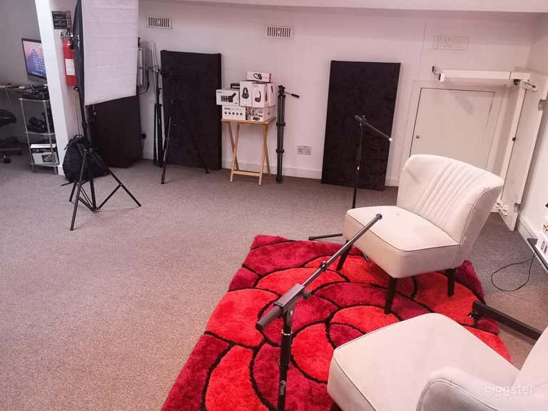  Amazing Podcast and Studios  